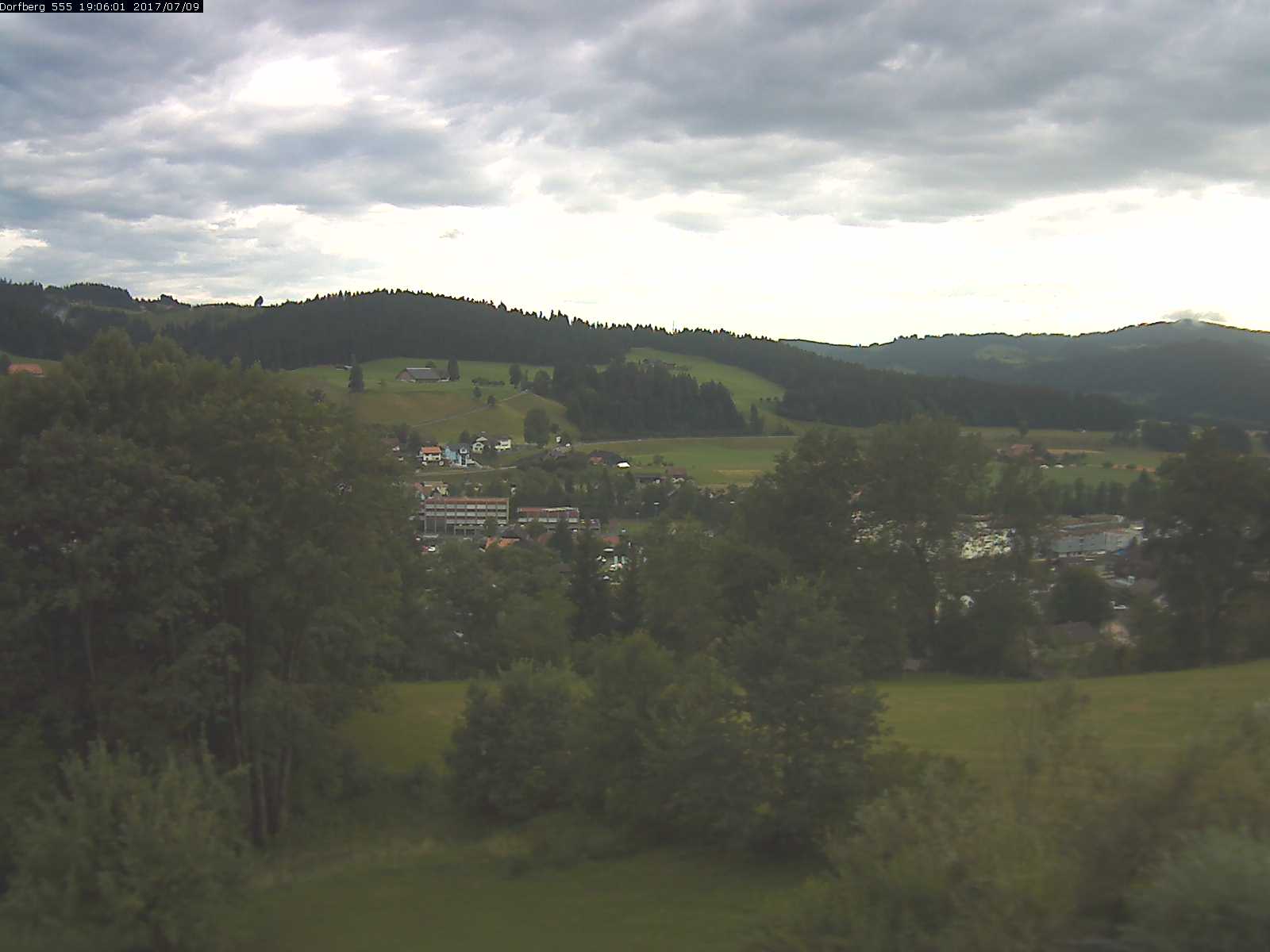Webcam-Bild: Aussicht vom Dorfberg in Langnau 20170709-190601