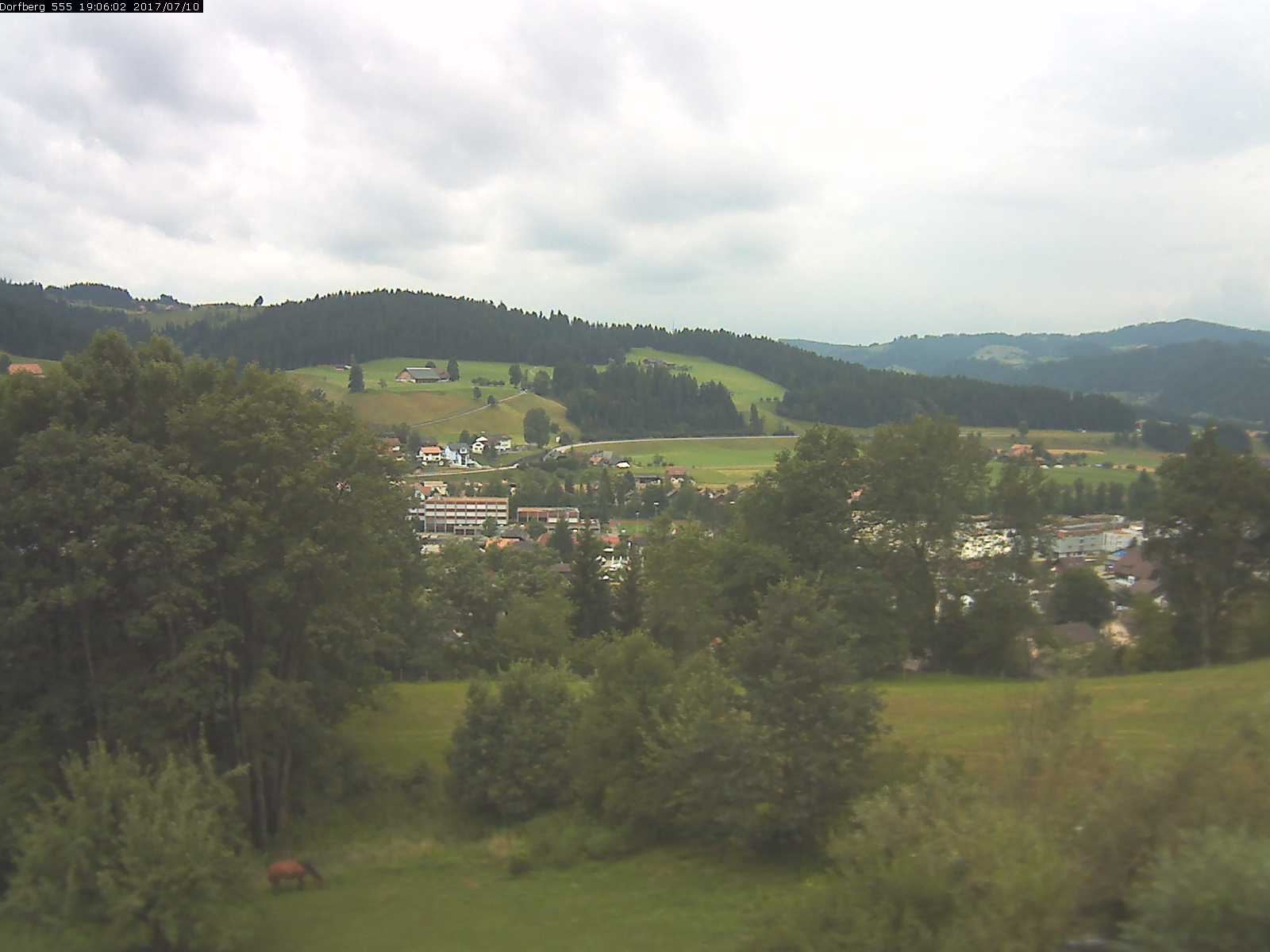 Webcam-Bild: Aussicht vom Dorfberg in Langnau 20170710-190601