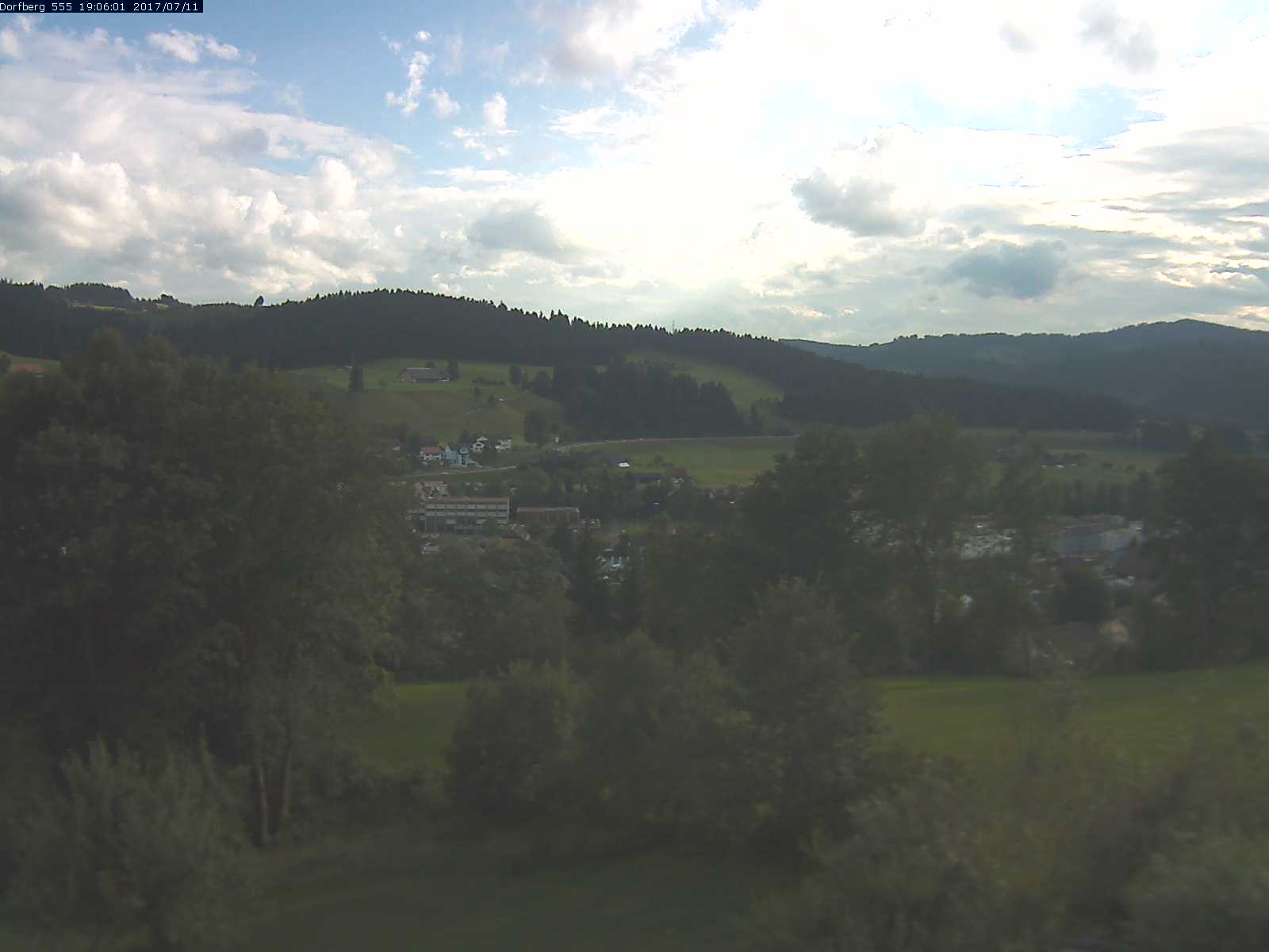 Webcam-Bild: Aussicht vom Dorfberg in Langnau 20170711-190601
