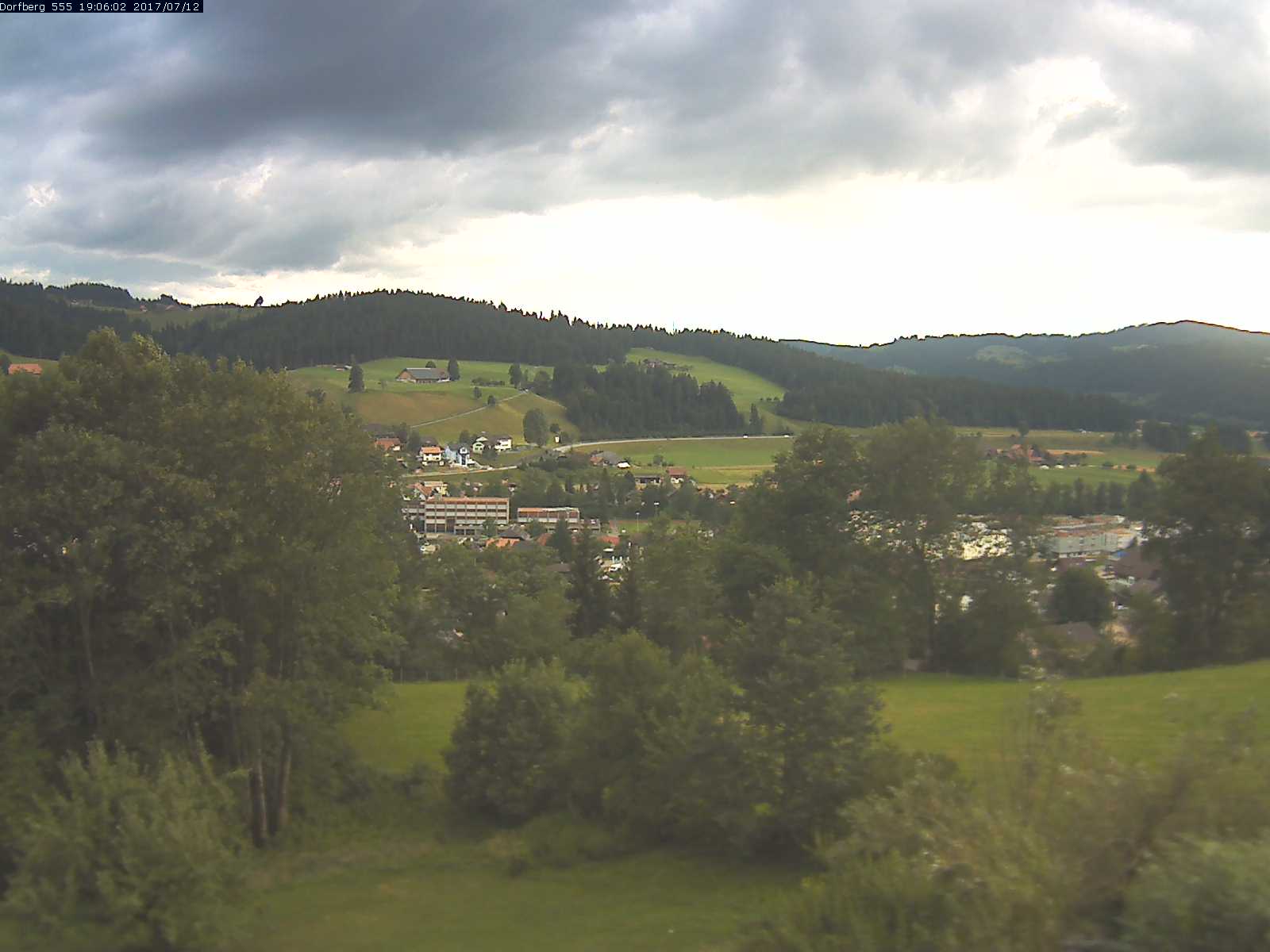 Webcam-Bild: Aussicht vom Dorfberg in Langnau 20170712-190601