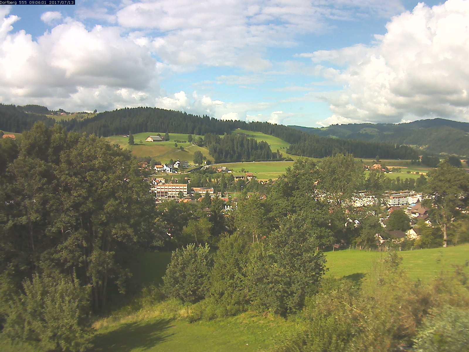 Webcam-Bild: Aussicht vom Dorfberg in Langnau 20170713-090601