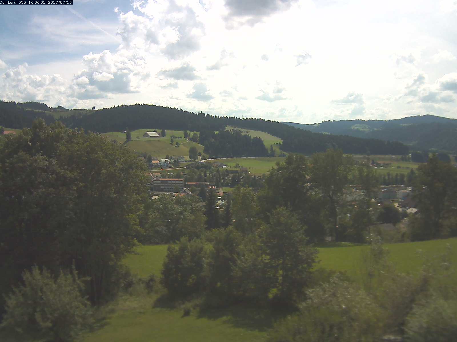 Webcam-Bild: Aussicht vom Dorfberg in Langnau 20170715-160601