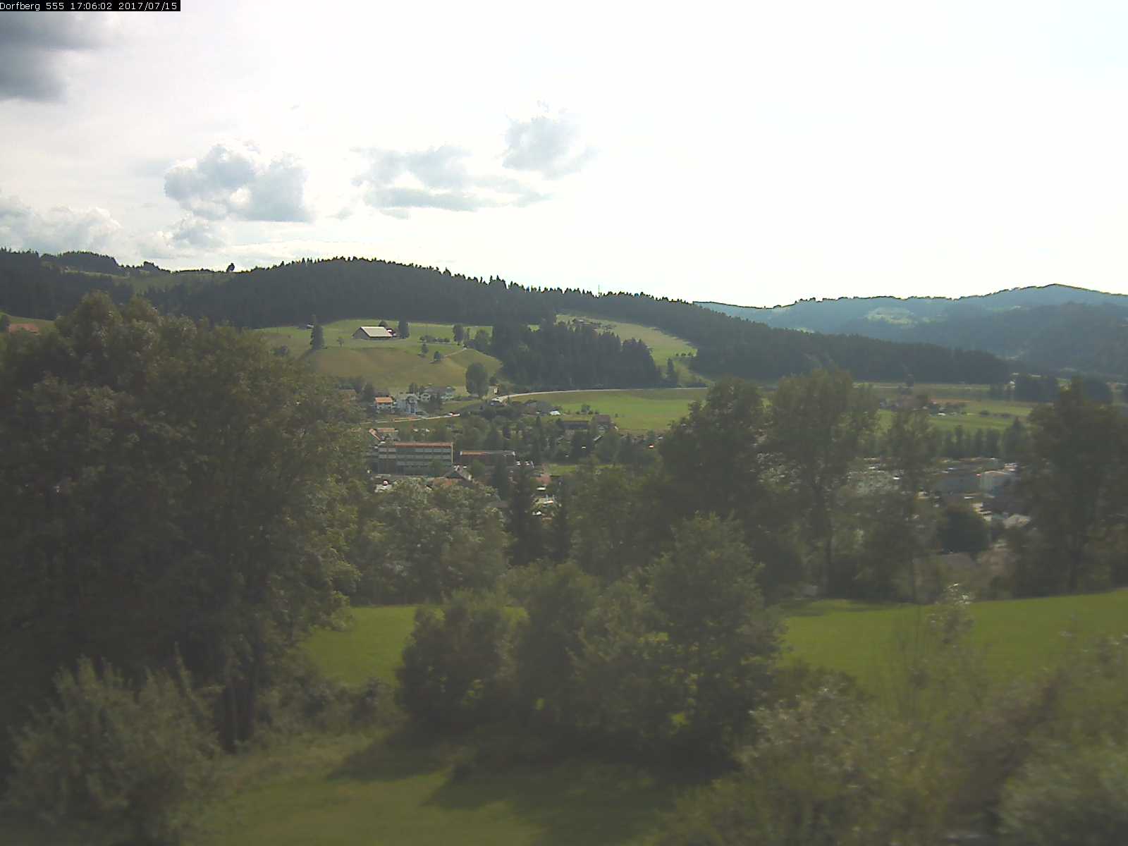 Webcam-Bild: Aussicht vom Dorfberg in Langnau 20170715-170601