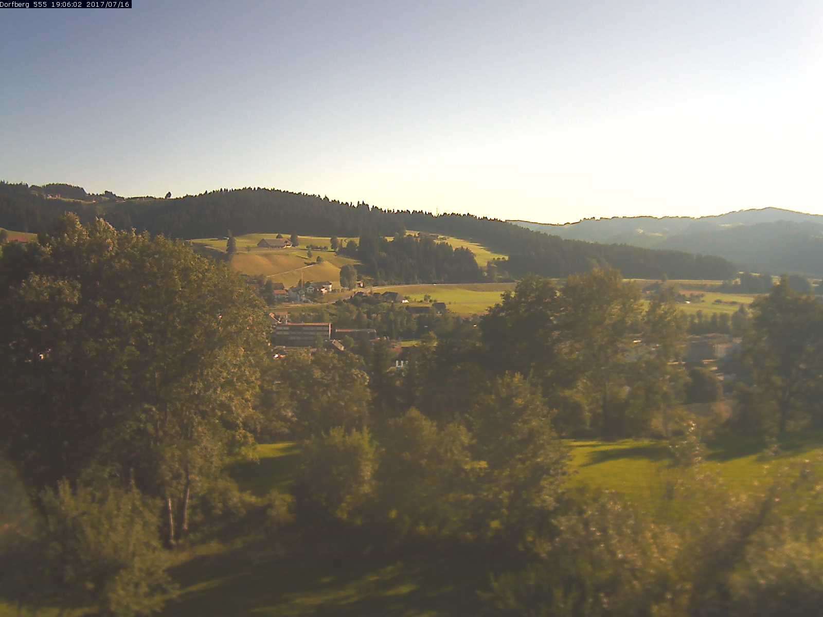 Webcam-Bild: Aussicht vom Dorfberg in Langnau 20170716-190601