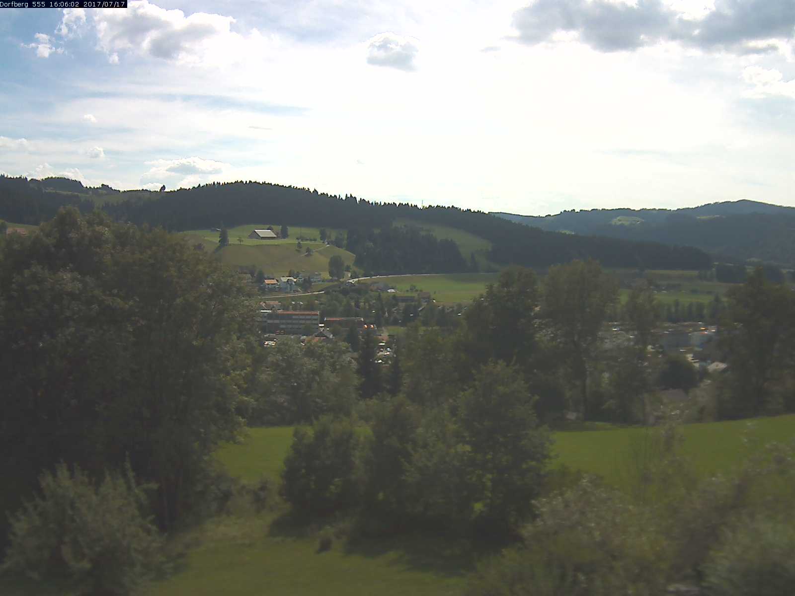 Webcam-Bild: Aussicht vom Dorfberg in Langnau 20170717-160601