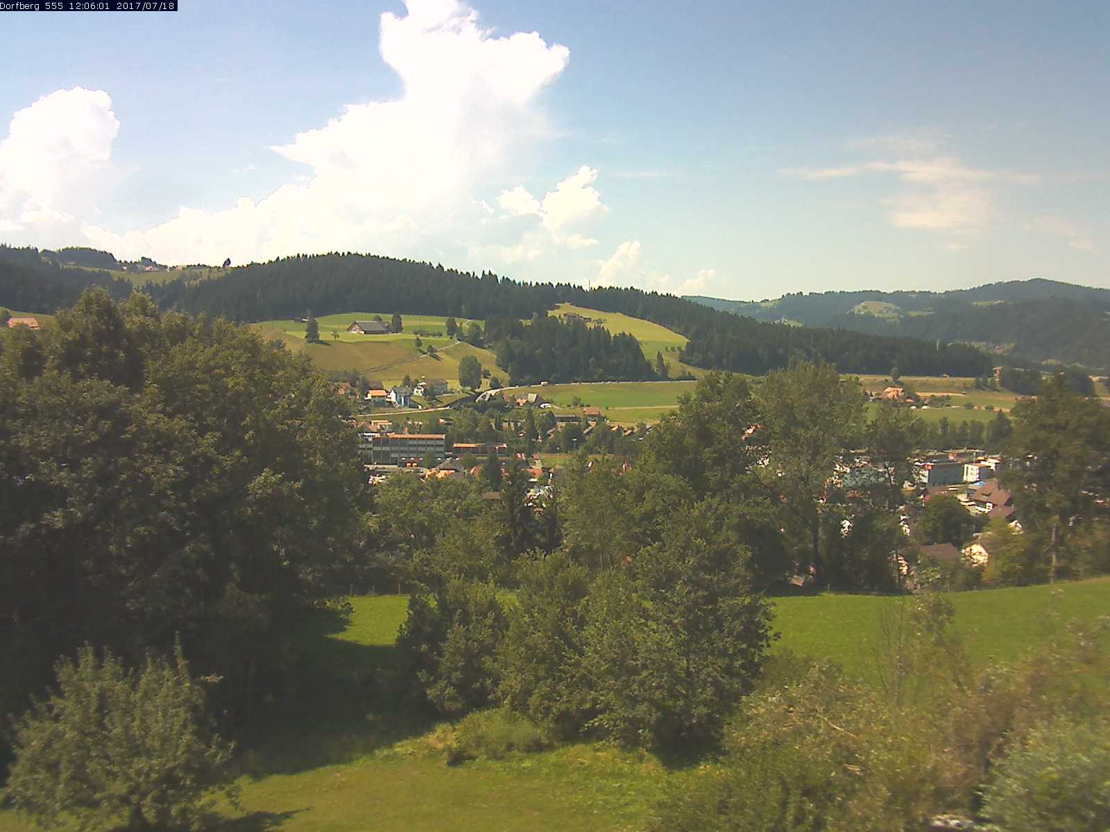 Webcam-Bild: Aussicht vom Dorfberg in Langnau 20170718-120601