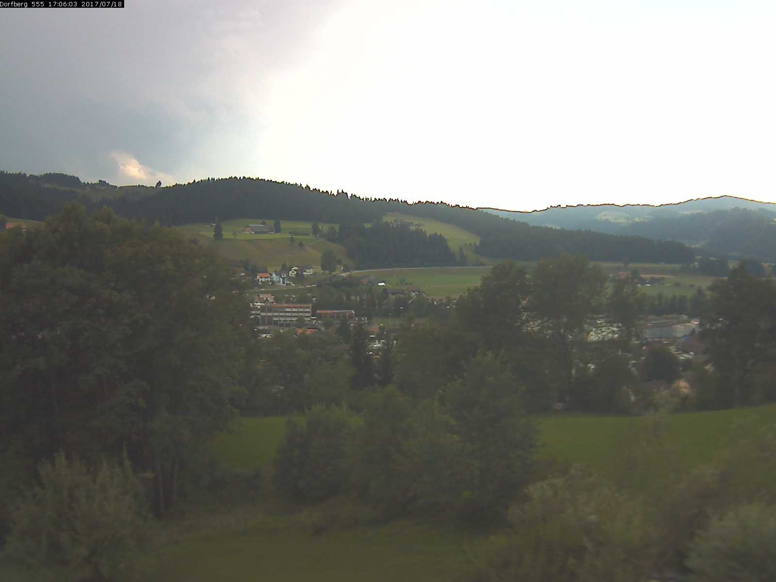 Webcam-Bild: Aussicht vom Dorfberg in Langnau 20170718-170601