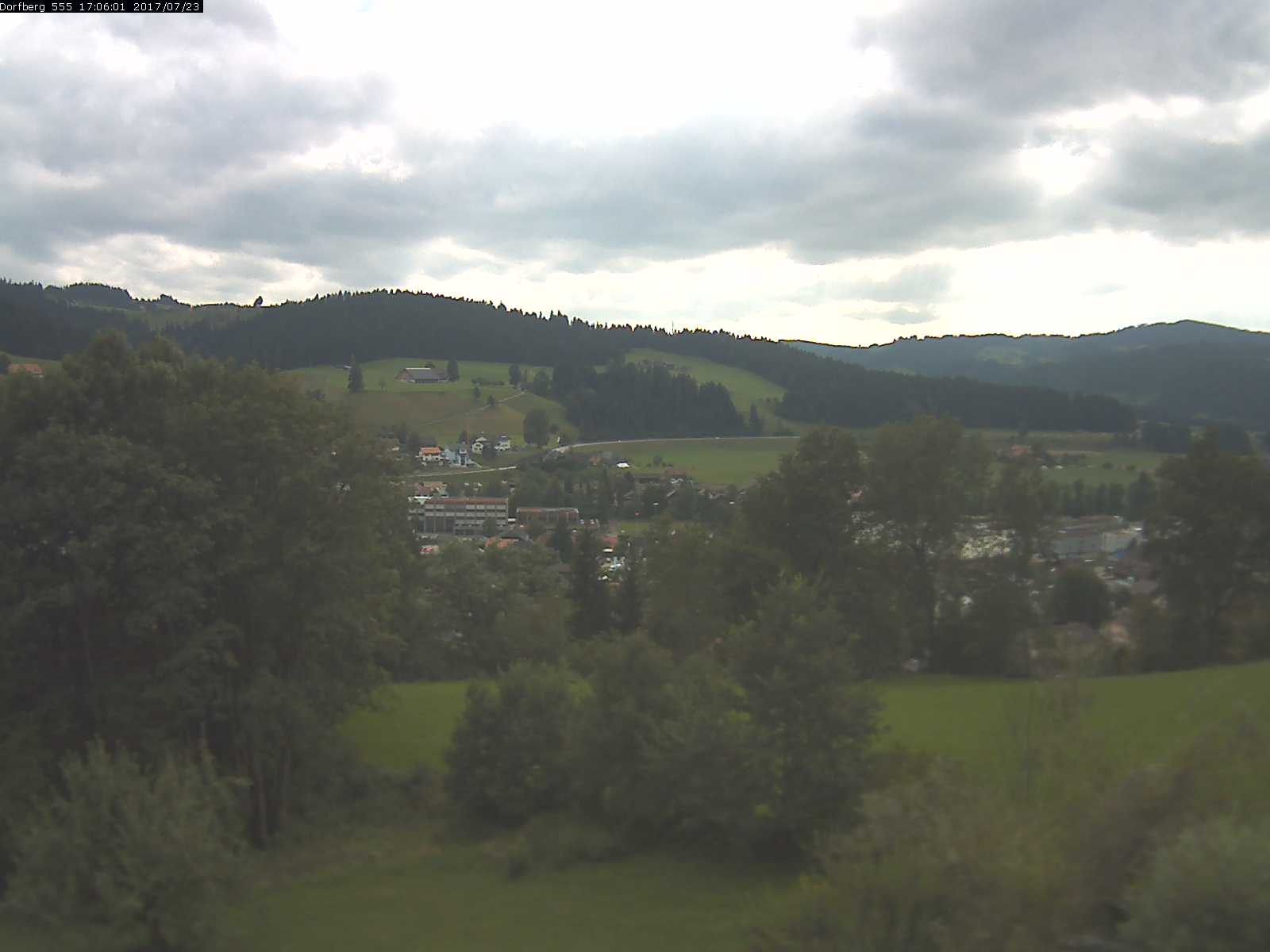 Webcam-Bild: Aussicht vom Dorfberg in Langnau 20170723-170601