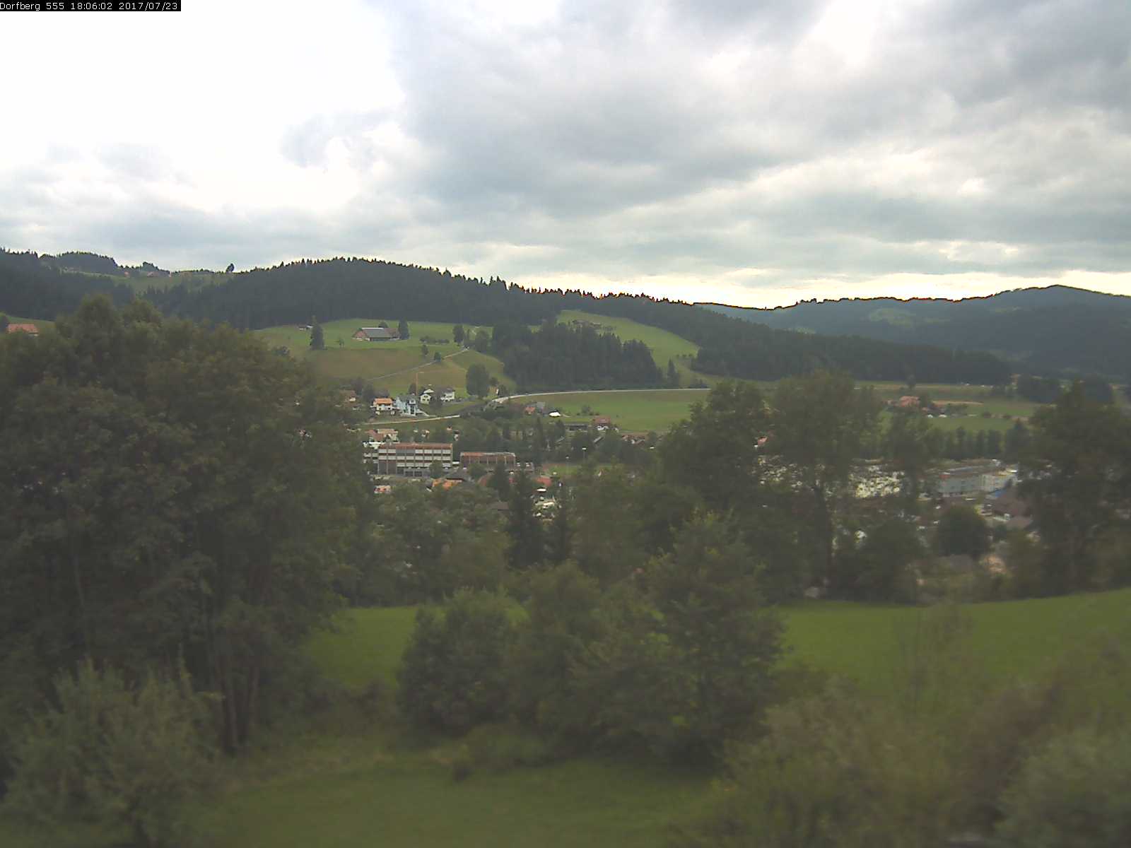 Webcam-Bild: Aussicht vom Dorfberg in Langnau 20170723-180601