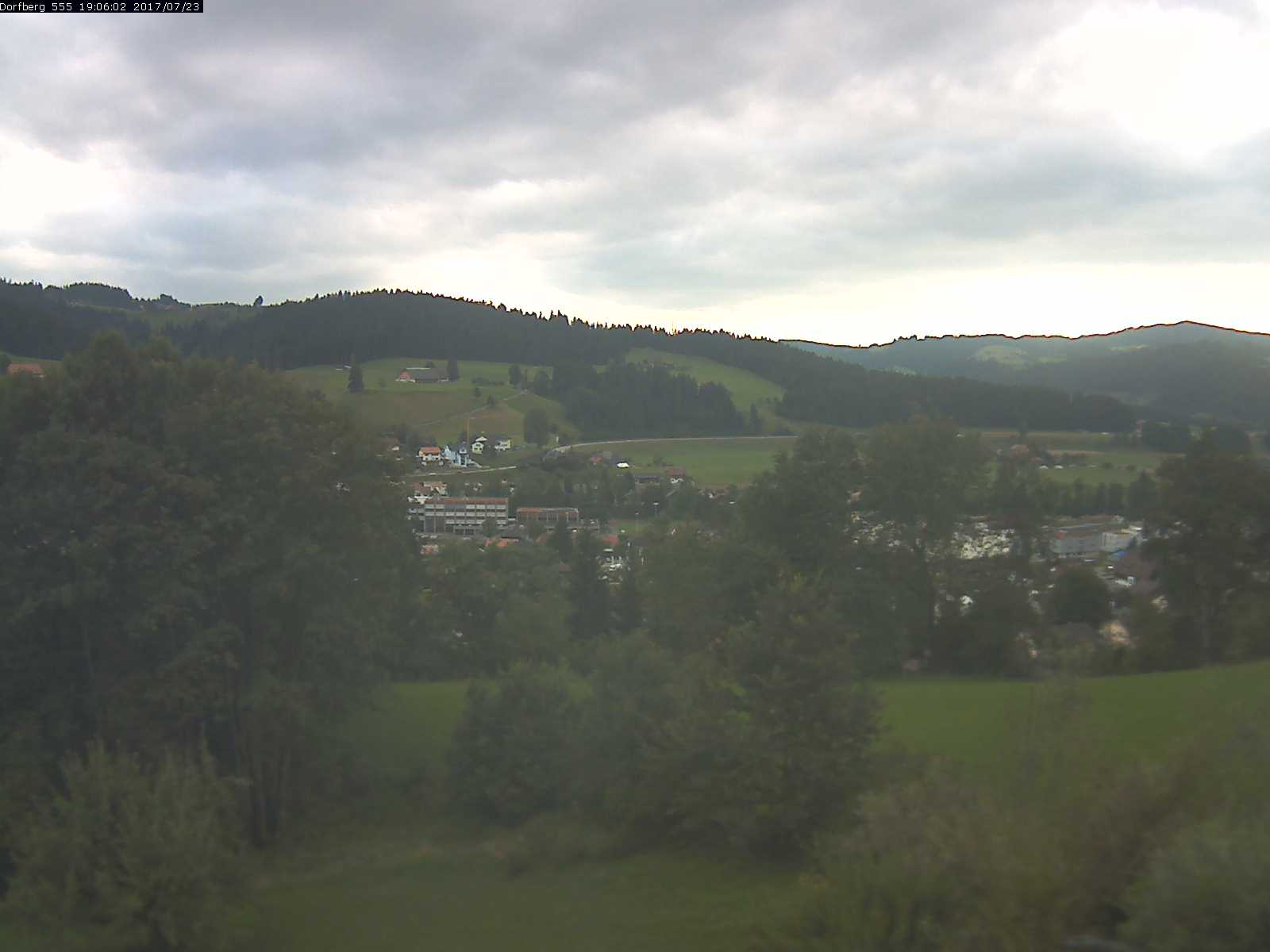 Webcam-Bild: Aussicht vom Dorfberg in Langnau 20170723-190601