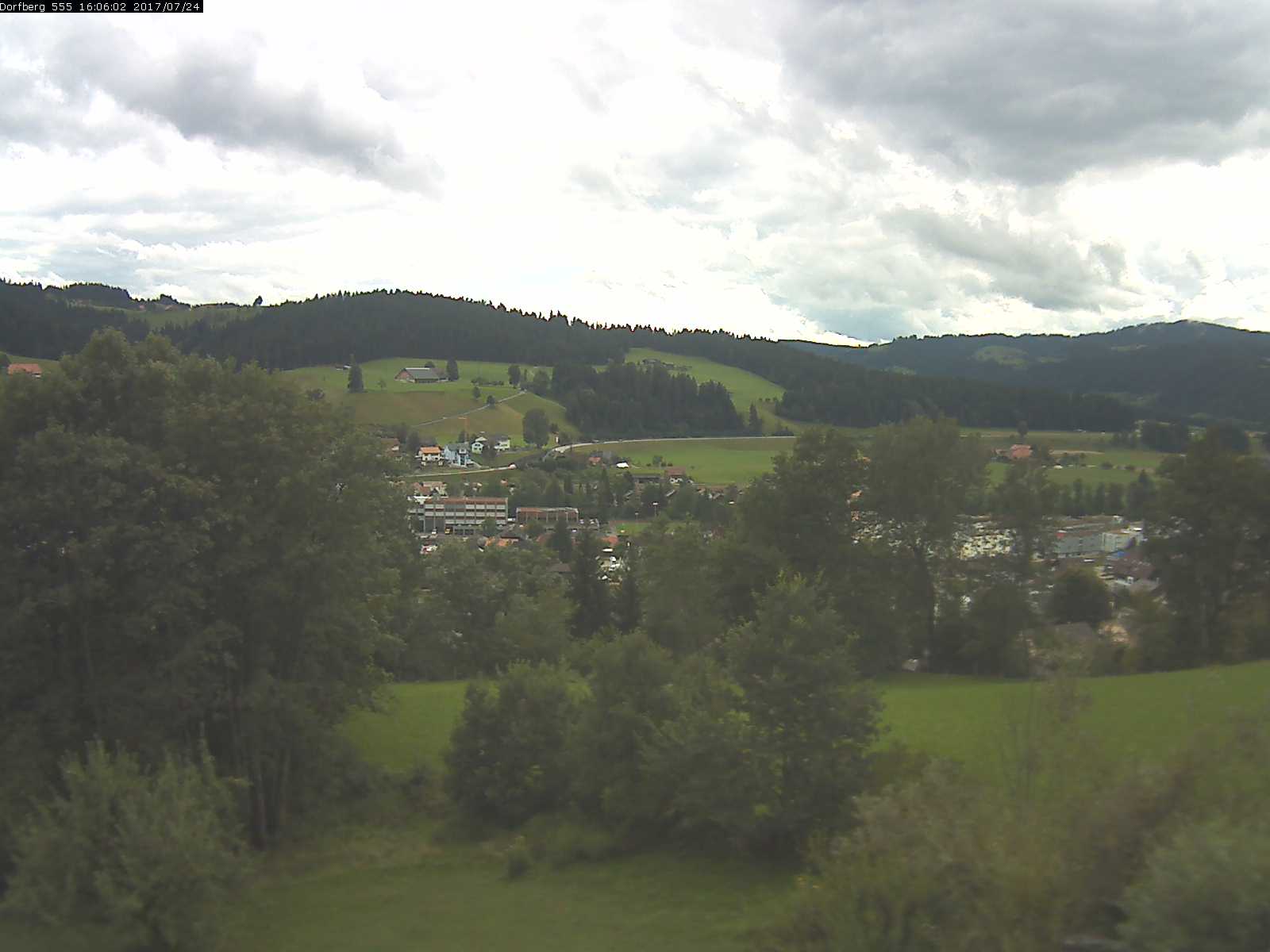 Webcam-Bild: Aussicht vom Dorfberg in Langnau 20170724-160601