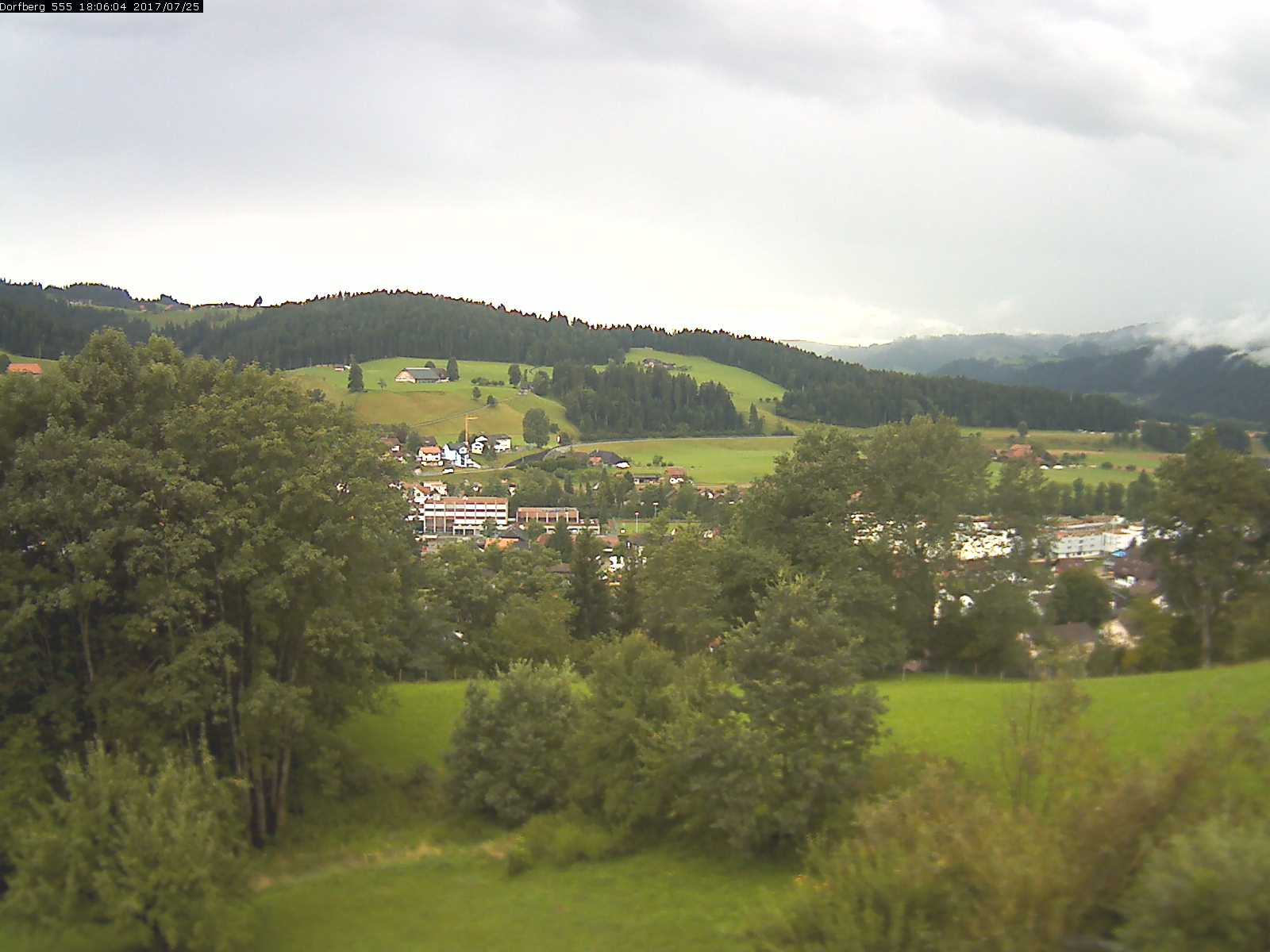 Webcam-Bild: Aussicht vom Dorfberg in Langnau 20170725-180601
