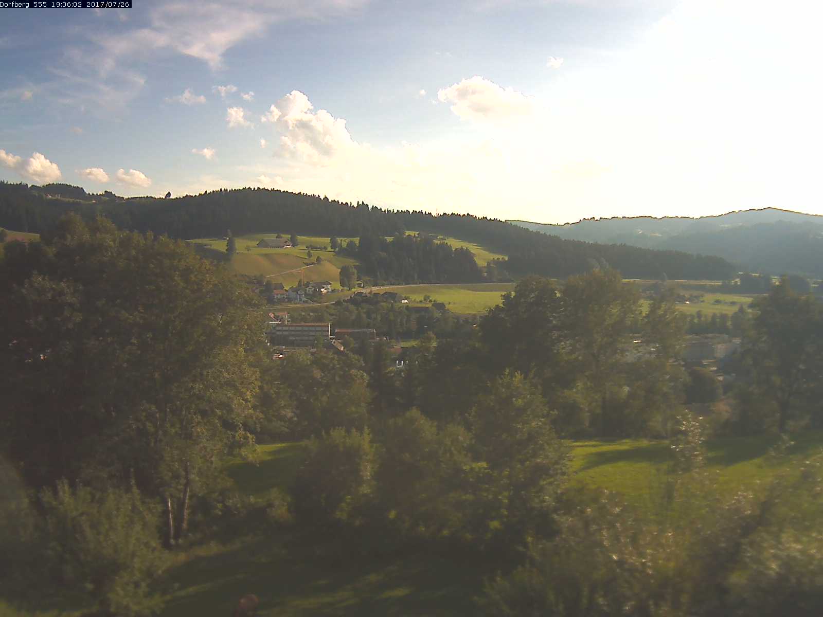 Webcam-Bild: Aussicht vom Dorfberg in Langnau 20170726-190601