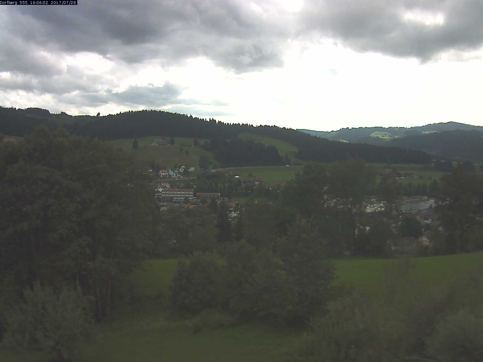 Webcam-Bild: Aussicht vom Dorfberg in Langnau 20170728-160601