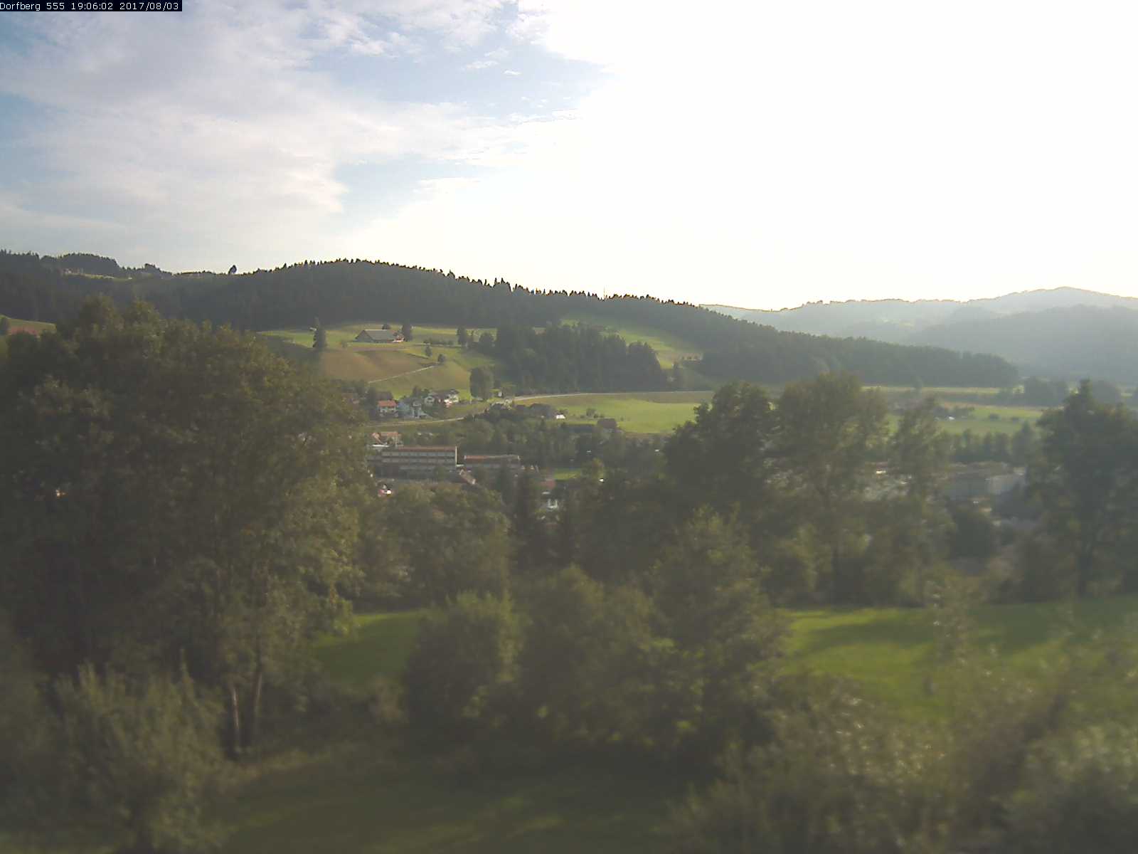 Webcam-Bild: Aussicht vom Dorfberg in Langnau 20170803-190601