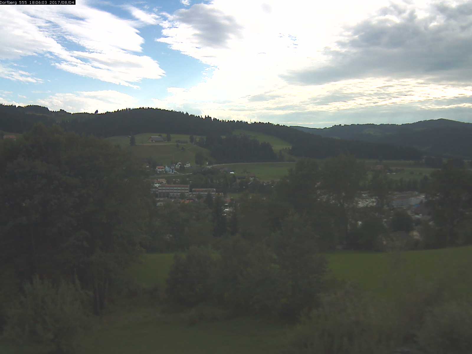 Webcam-Bild: Aussicht vom Dorfberg in Langnau 20170804-180601