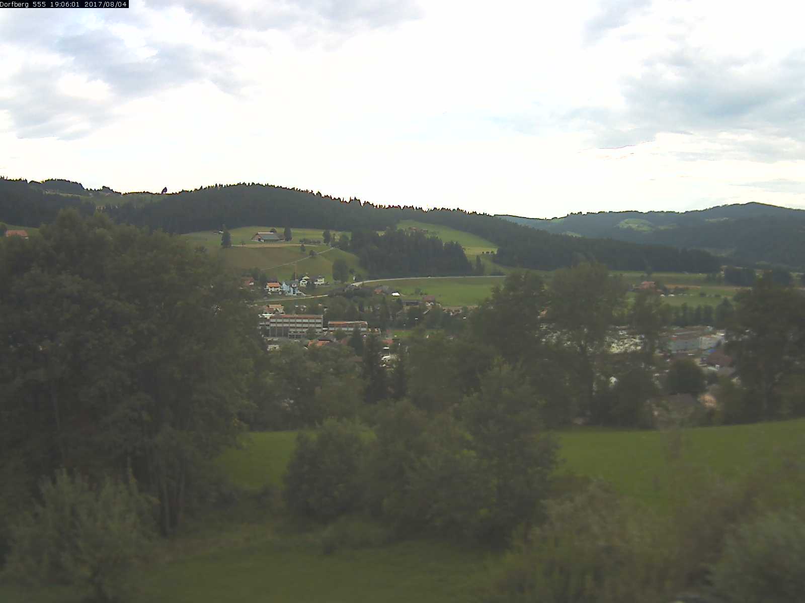 Webcam-Bild: Aussicht vom Dorfberg in Langnau 20170804-190601