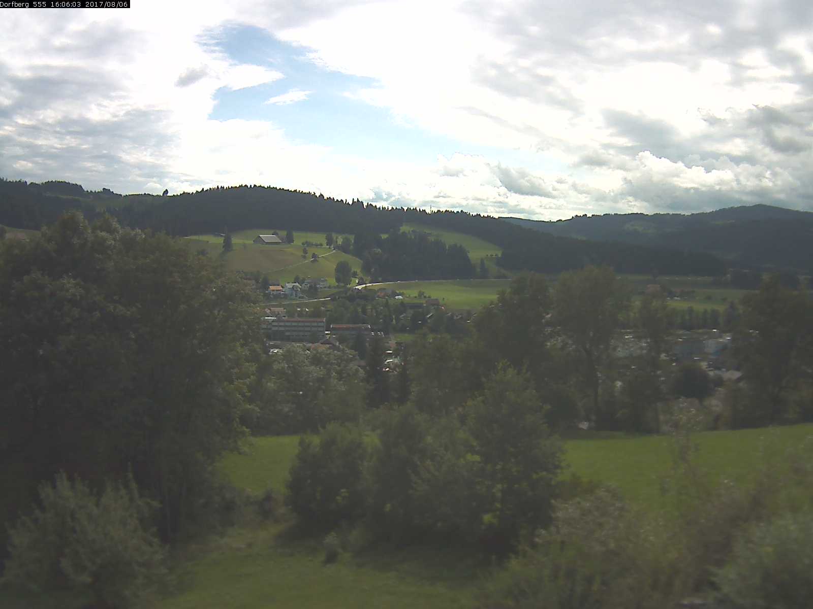 Webcam-Bild: Aussicht vom Dorfberg in Langnau 20170806-160601