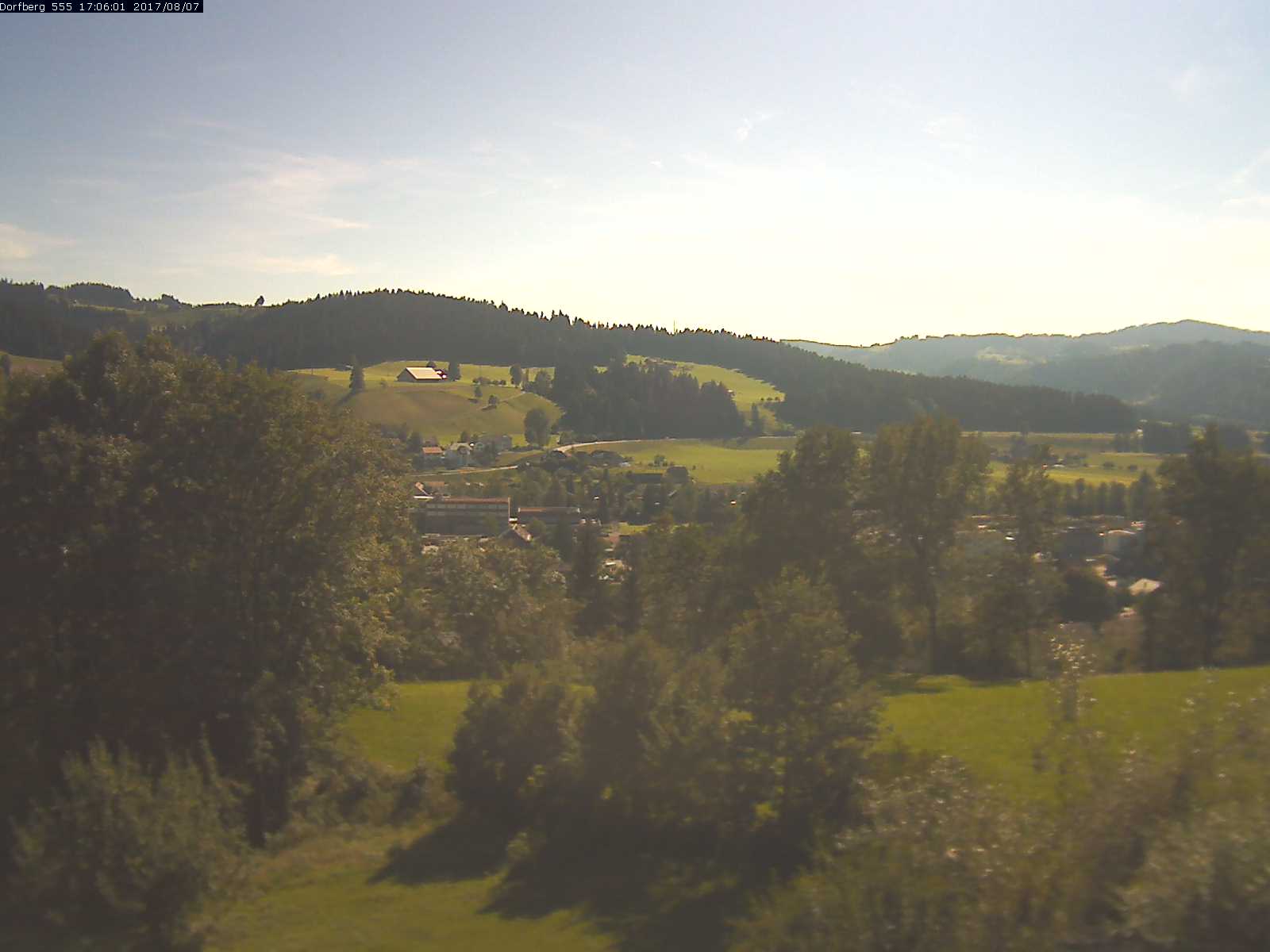 Webcam-Bild: Aussicht vom Dorfberg in Langnau 20170807-170601