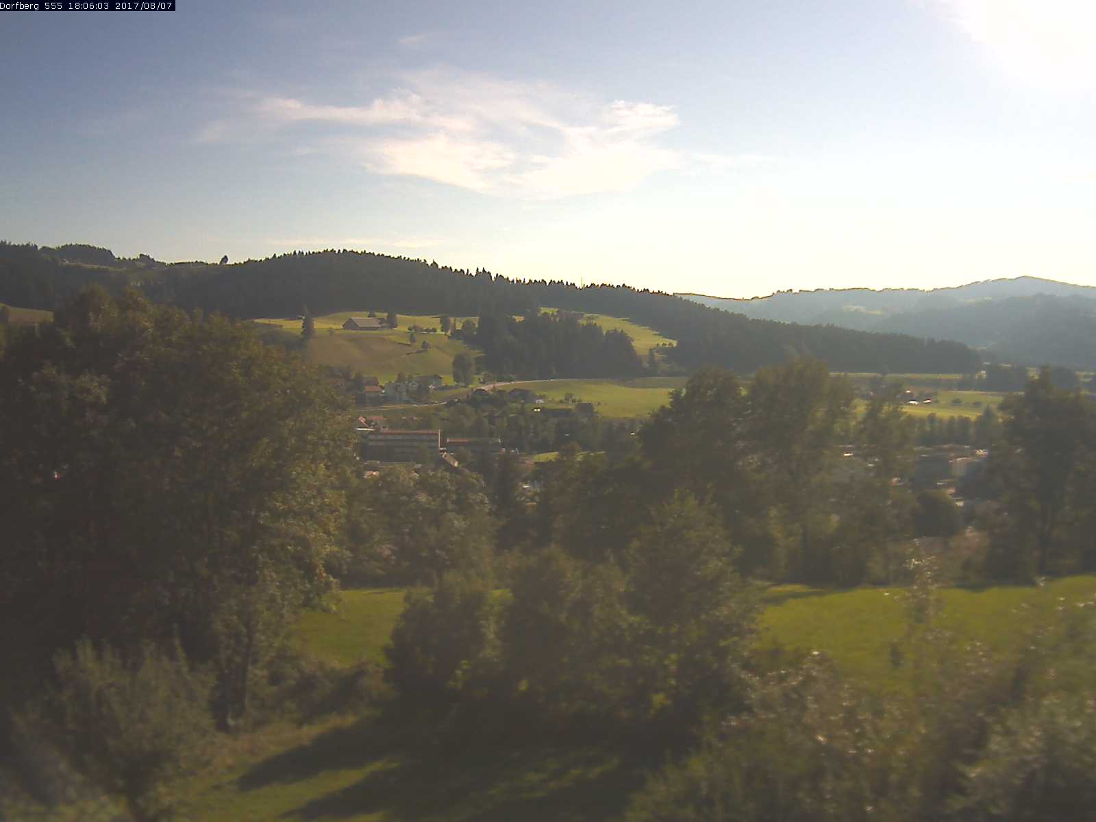 Webcam-Bild: Aussicht vom Dorfberg in Langnau 20170807-180601