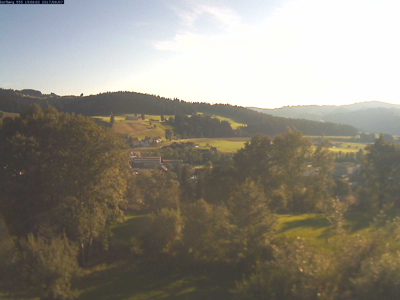 Webcam-Bild: Aussicht vom Dorfberg in Langnau 20170807-190601