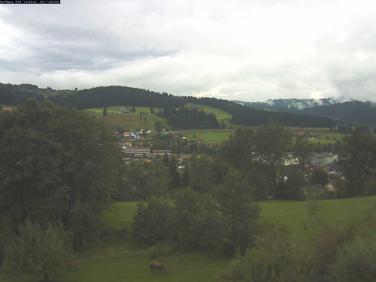 Webcam-Bild: Aussicht vom Dorfberg in Langnau 20170808-190601