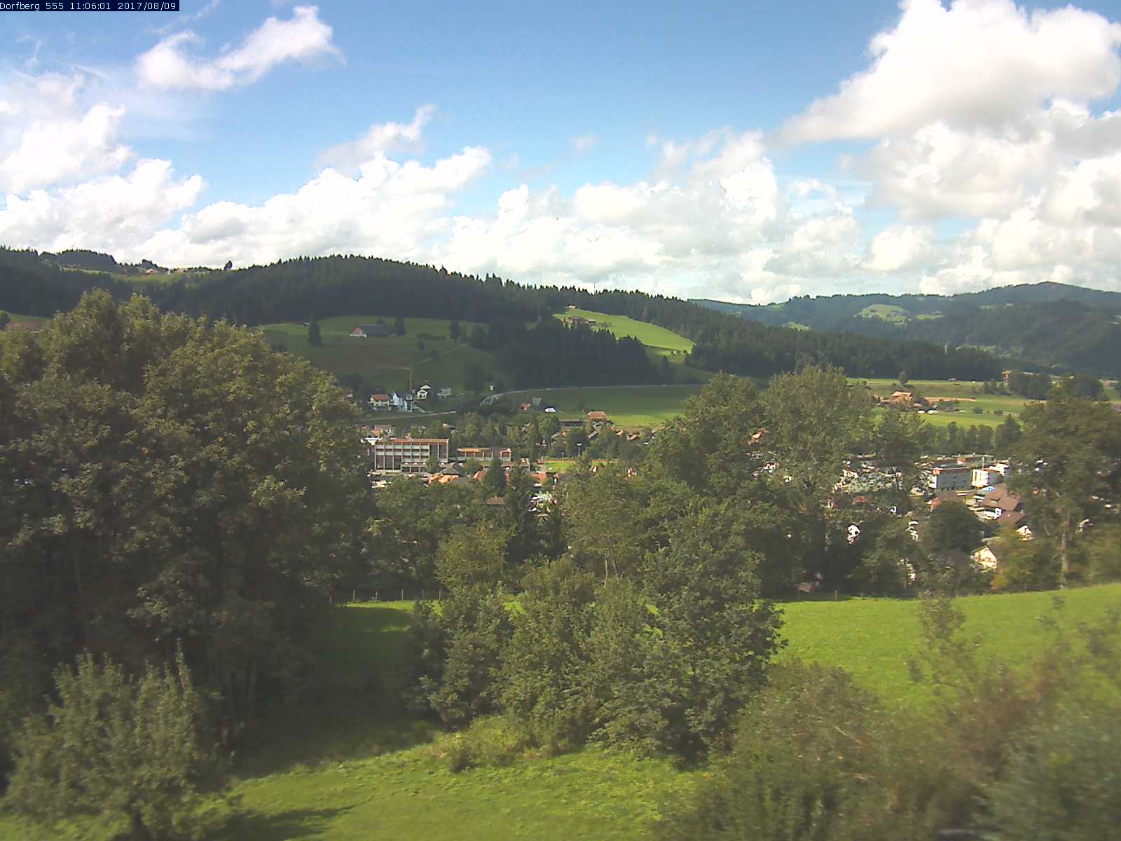 Webcam-Bild: Aussicht vom Dorfberg in Langnau 20170809-110601