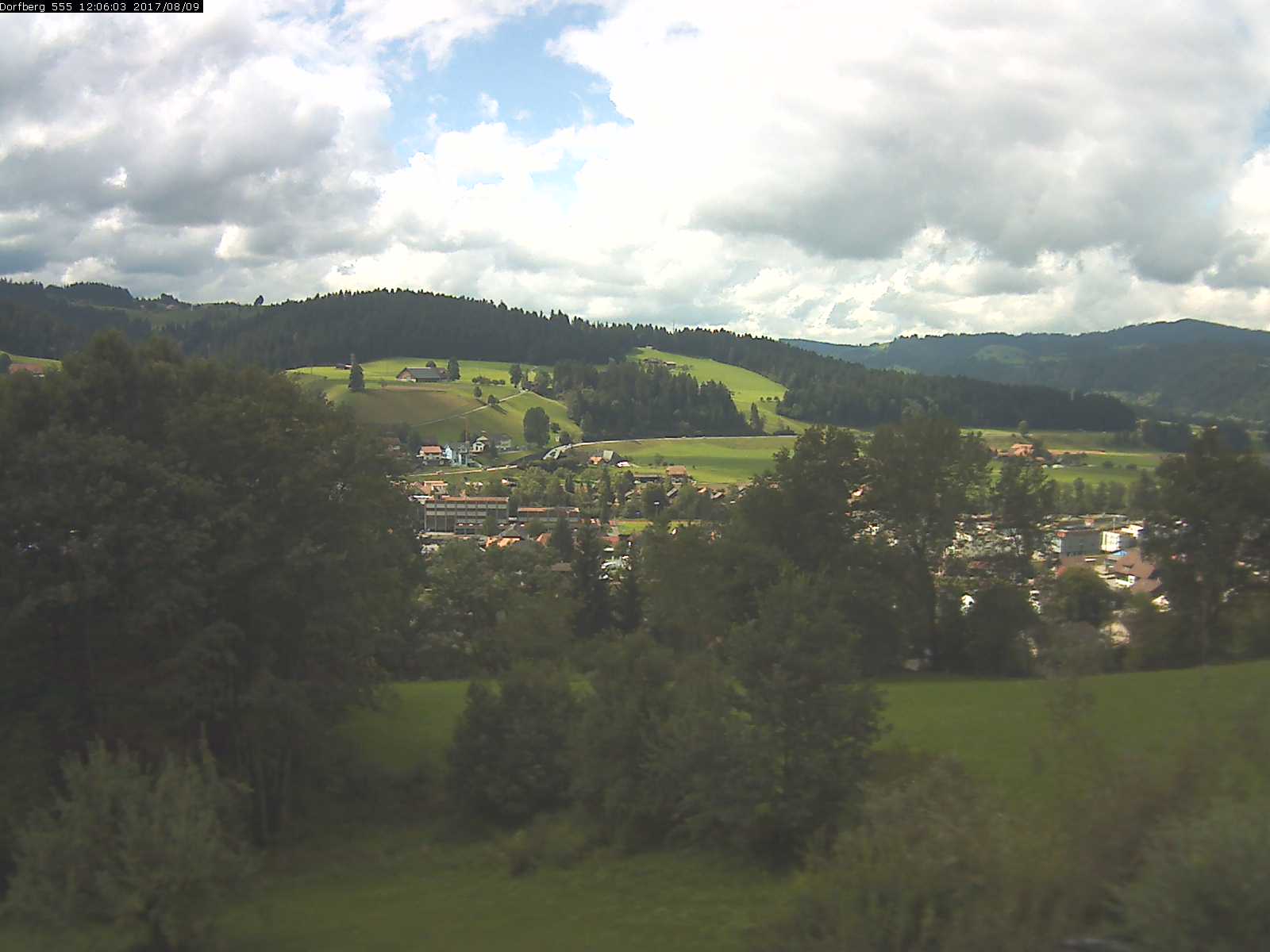 Webcam-Bild: Aussicht vom Dorfberg in Langnau 20170809-120601