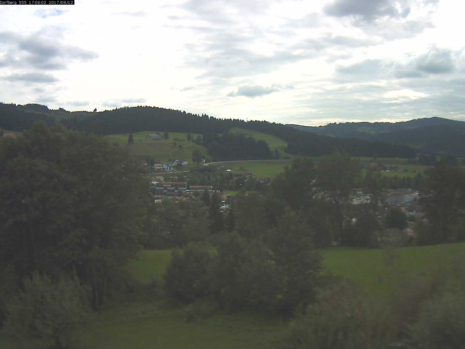 Webcam-Bild: Aussicht vom Dorfberg in Langnau 20170812-170601