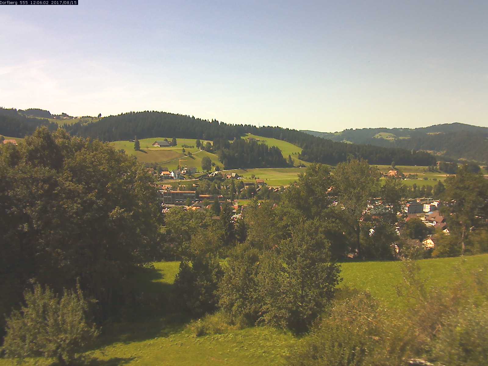 Webcam-Bild: Aussicht vom Dorfberg in Langnau 20170815-120601
