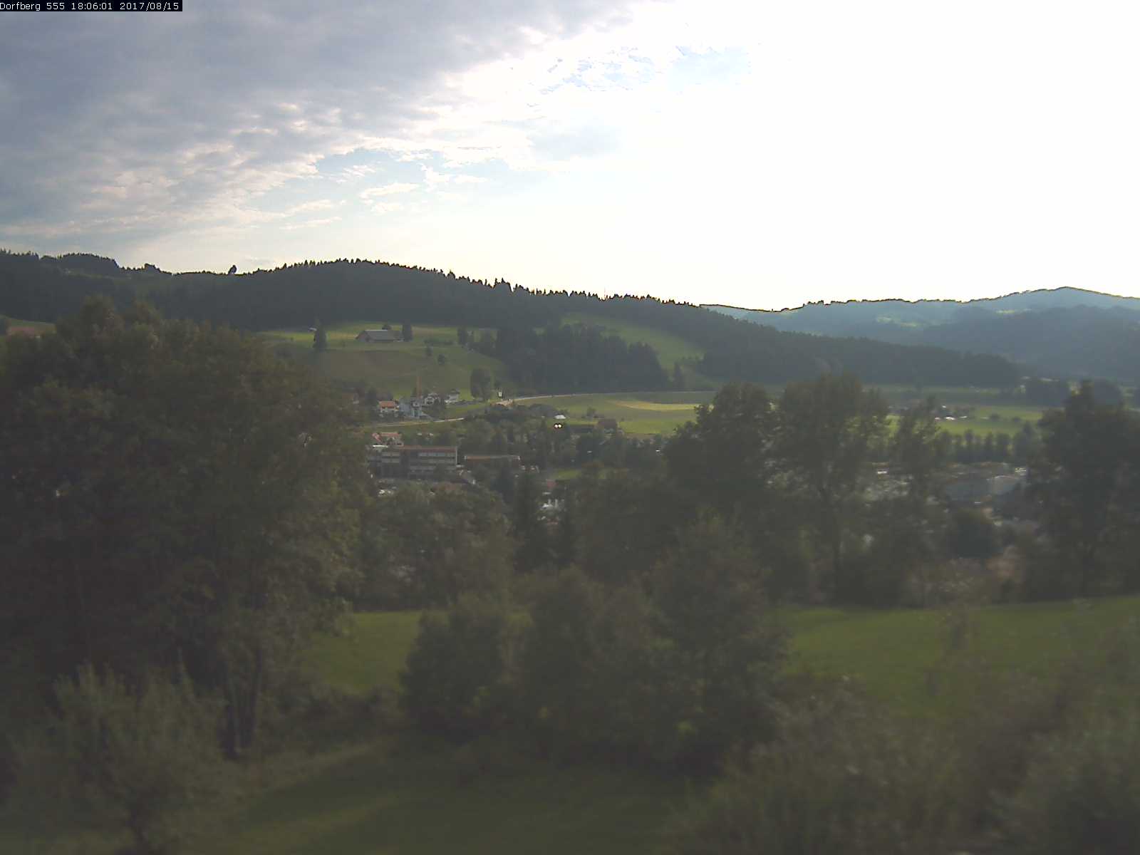 Webcam-Bild: Aussicht vom Dorfberg in Langnau 20170815-180601