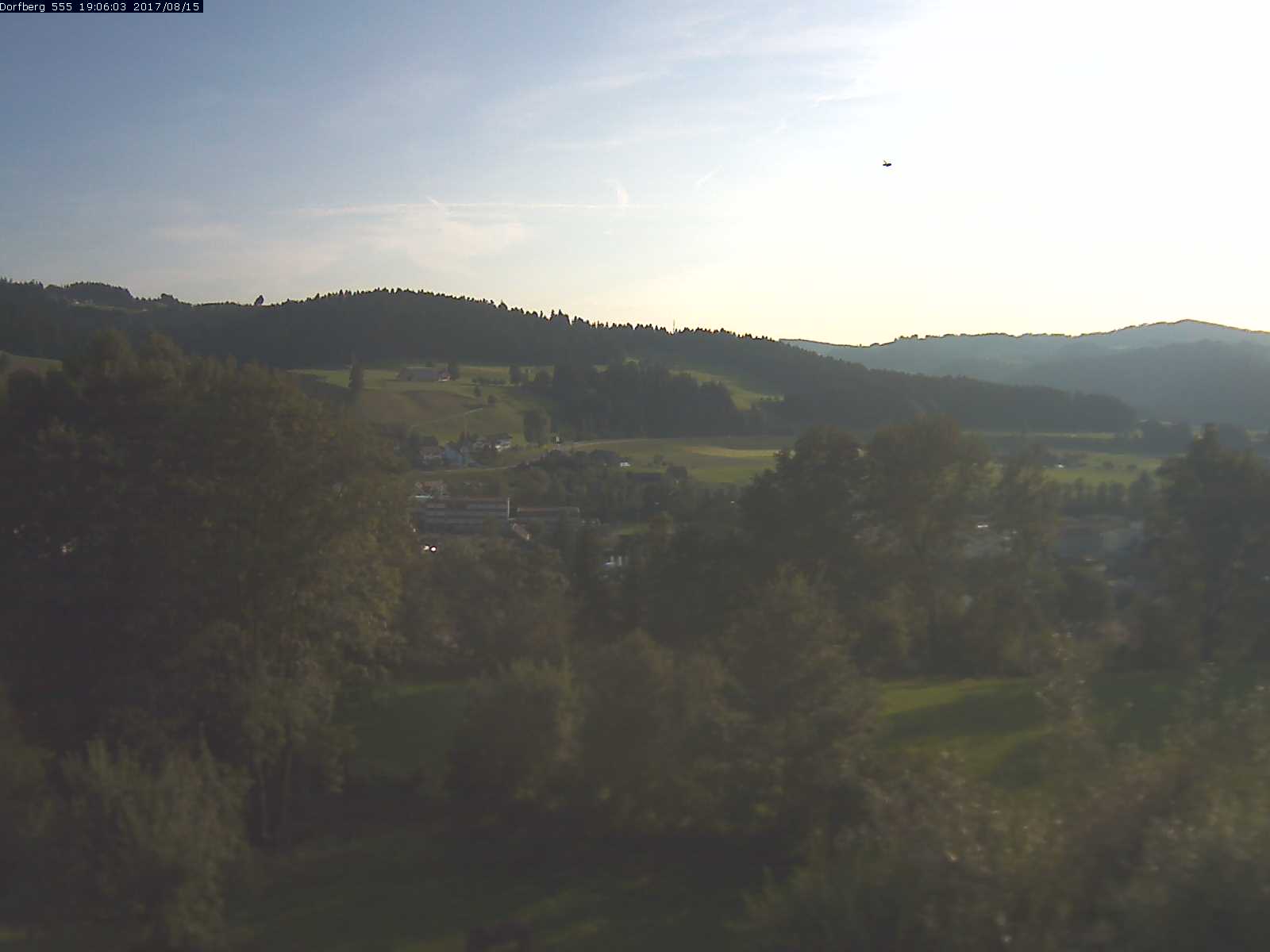 Webcam-Bild: Aussicht vom Dorfberg in Langnau 20170815-190601