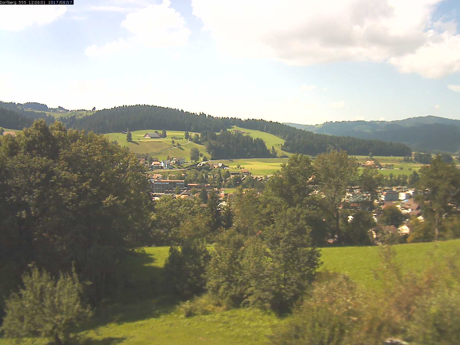 Webcam-Bild: Aussicht vom Dorfberg in Langnau 20170817-120601