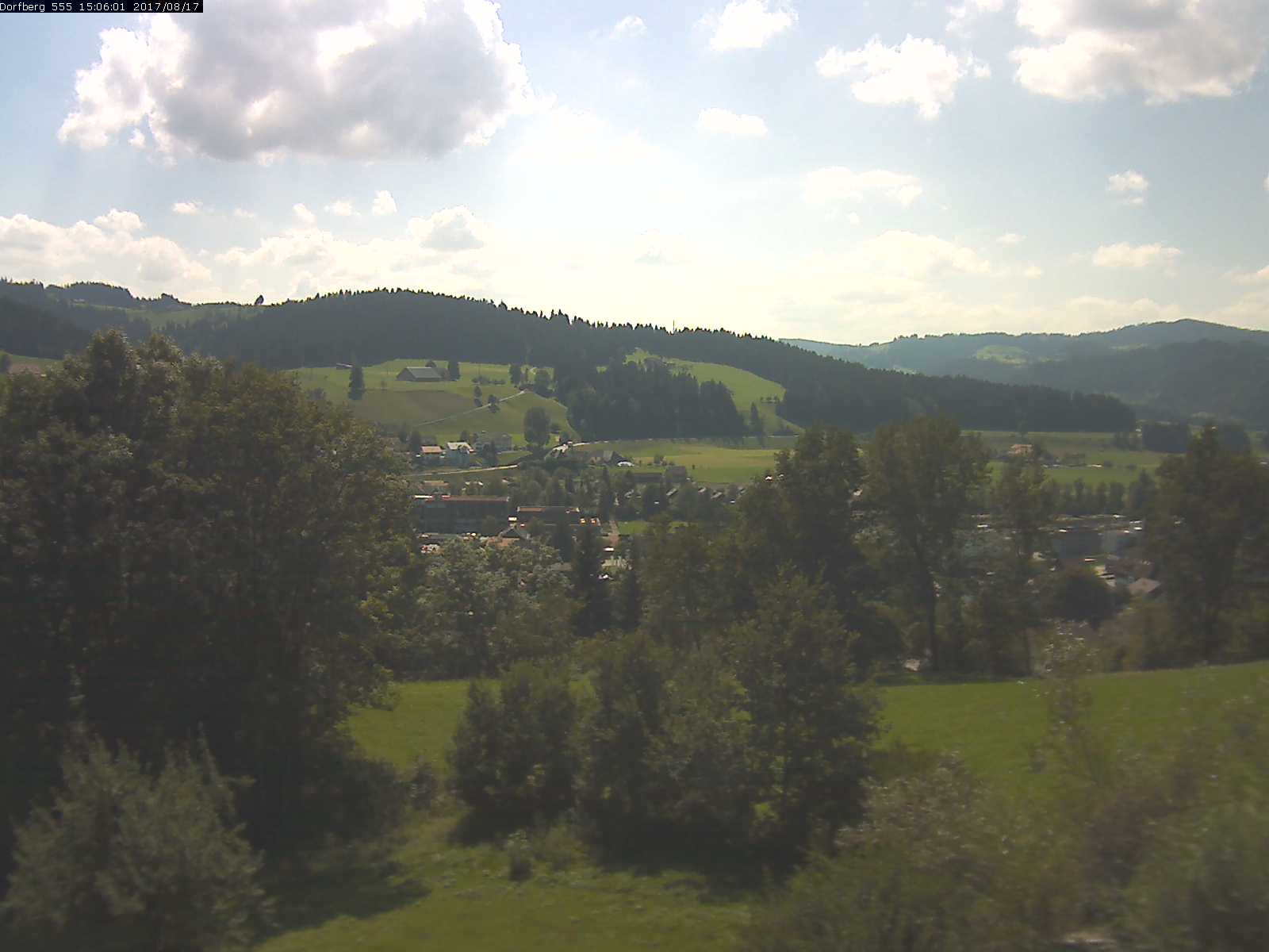 Webcam-Bild: Aussicht vom Dorfberg in Langnau 20170817-150601