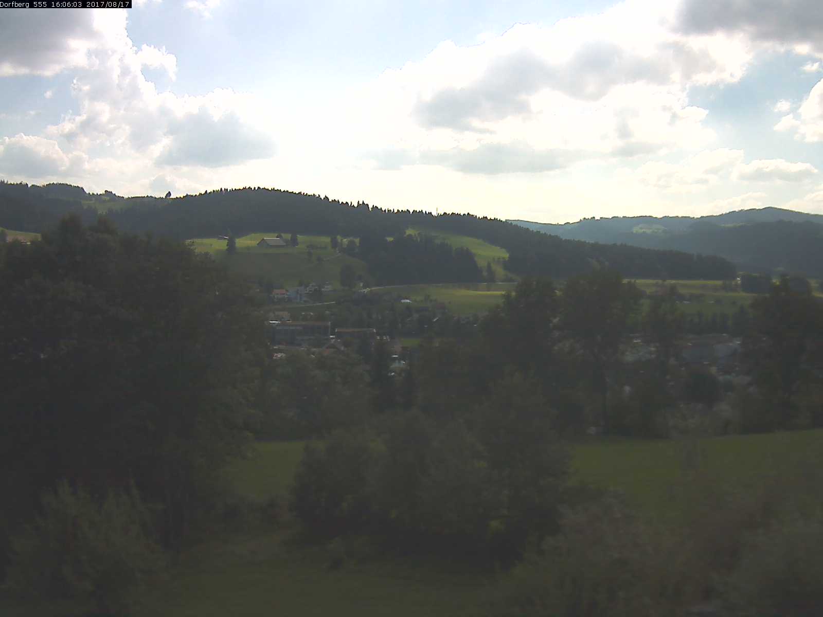 Webcam-Bild: Aussicht vom Dorfberg in Langnau 20170817-160601