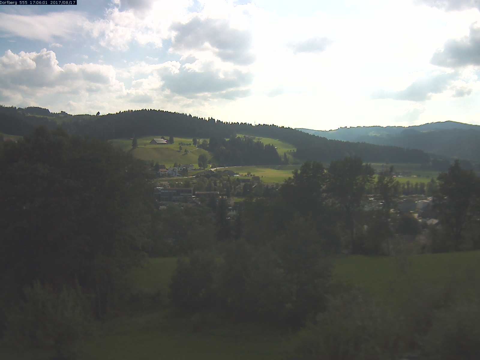 Webcam-Bild: Aussicht vom Dorfberg in Langnau 20170817-170601