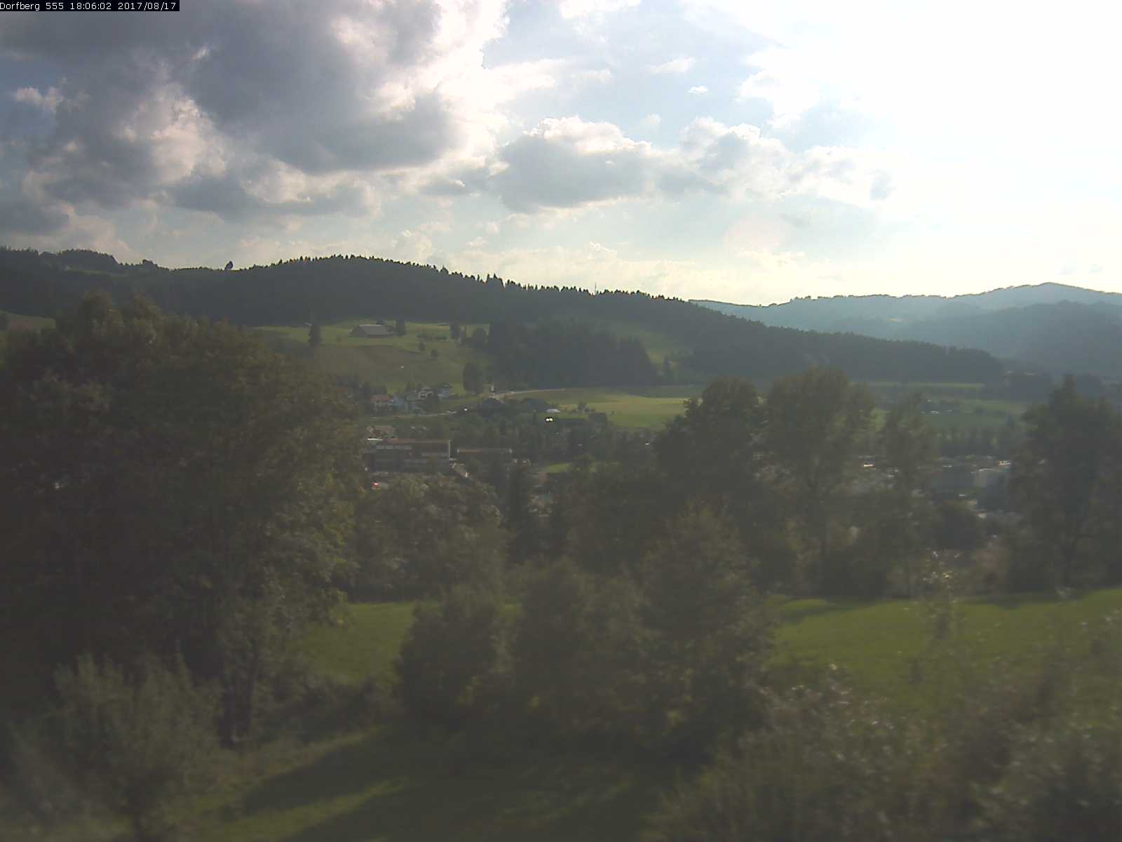 Webcam-Bild: Aussicht vom Dorfberg in Langnau 20170817-180601