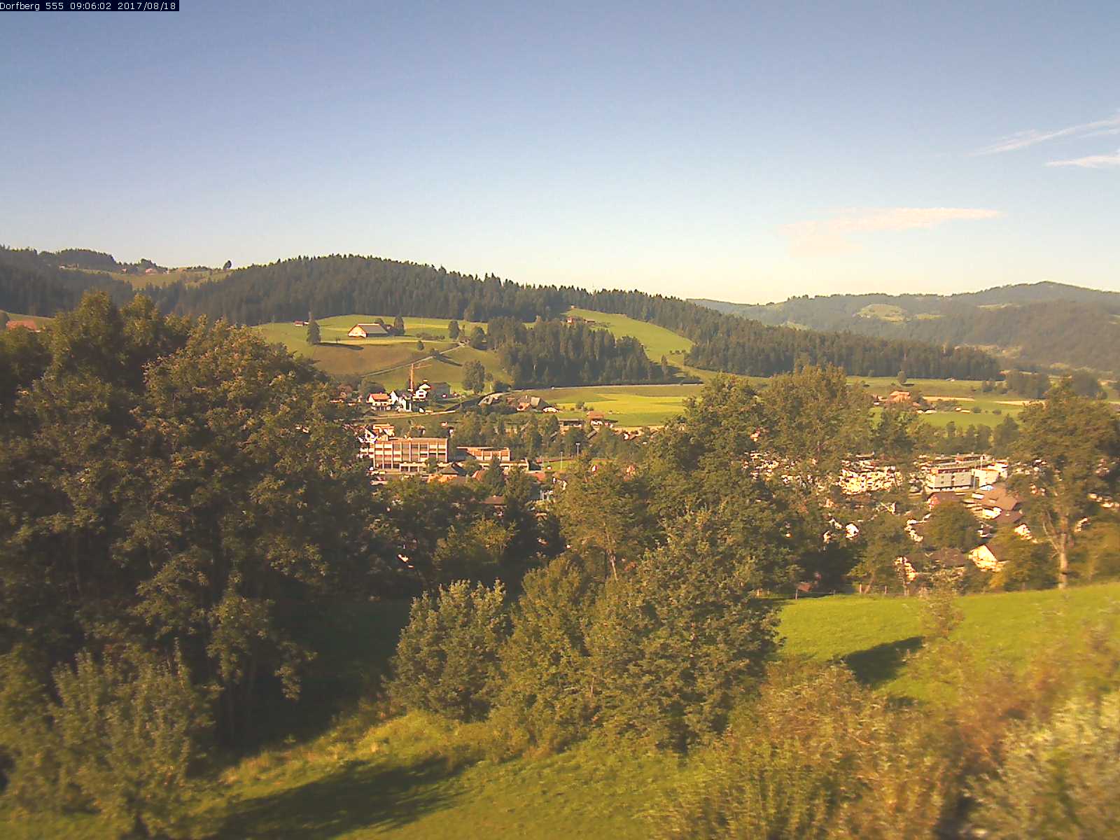 Webcam-Bild: Aussicht vom Dorfberg in Langnau 20170818-090601