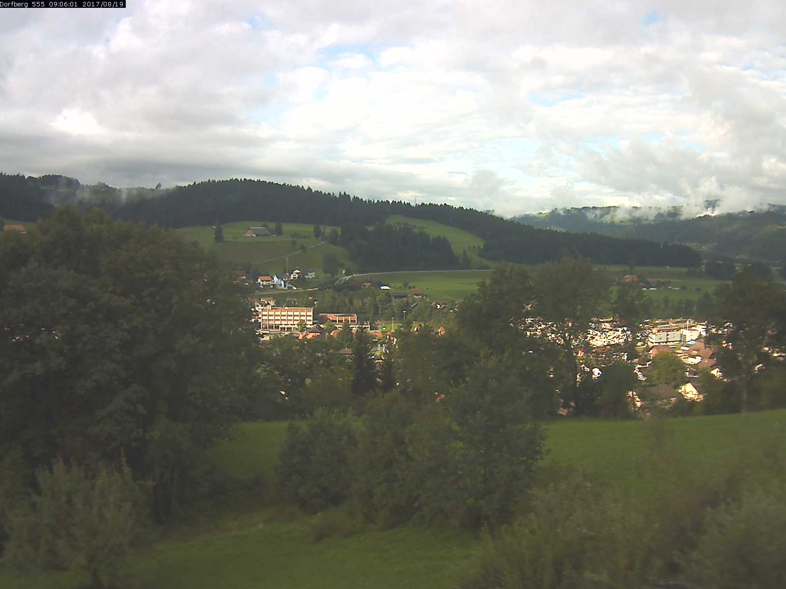 Webcam-Bild: Aussicht vom Dorfberg in Langnau 20170819-090601