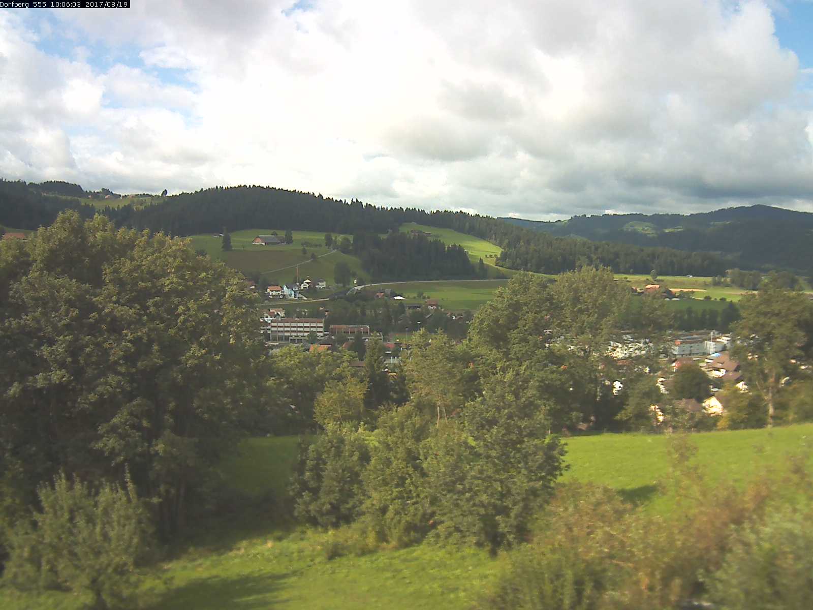 Webcam-Bild: Aussicht vom Dorfberg in Langnau 20170819-100601