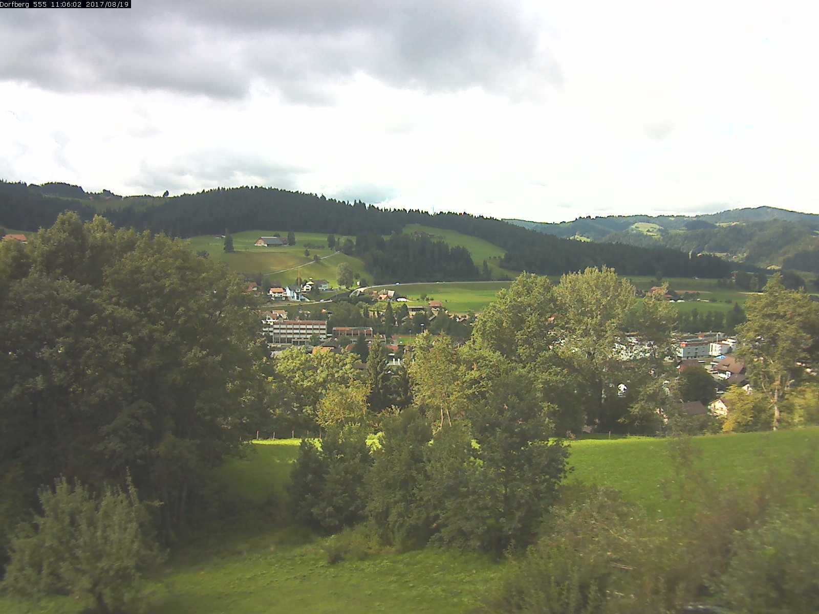Webcam-Bild: Aussicht vom Dorfberg in Langnau 20170819-110601