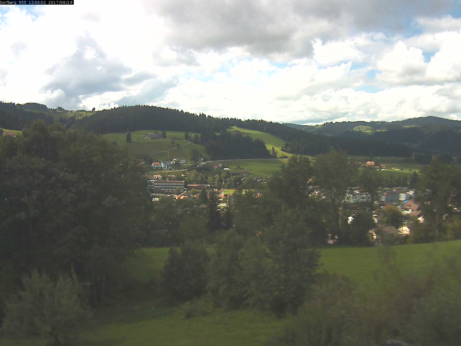Webcam-Bild: Aussicht vom Dorfberg in Langnau 20170819-120601