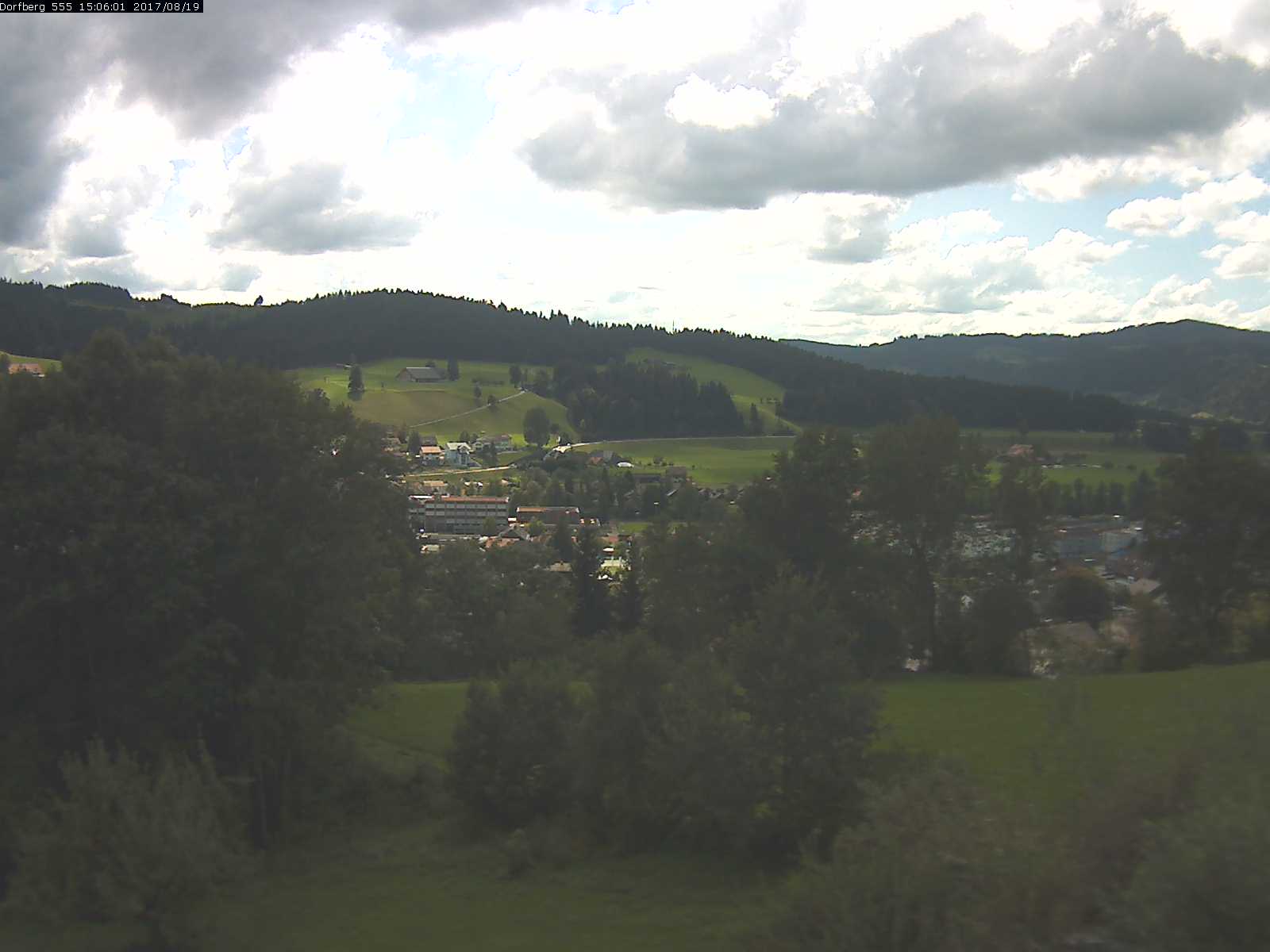 Webcam-Bild: Aussicht vom Dorfberg in Langnau 20170819-150601