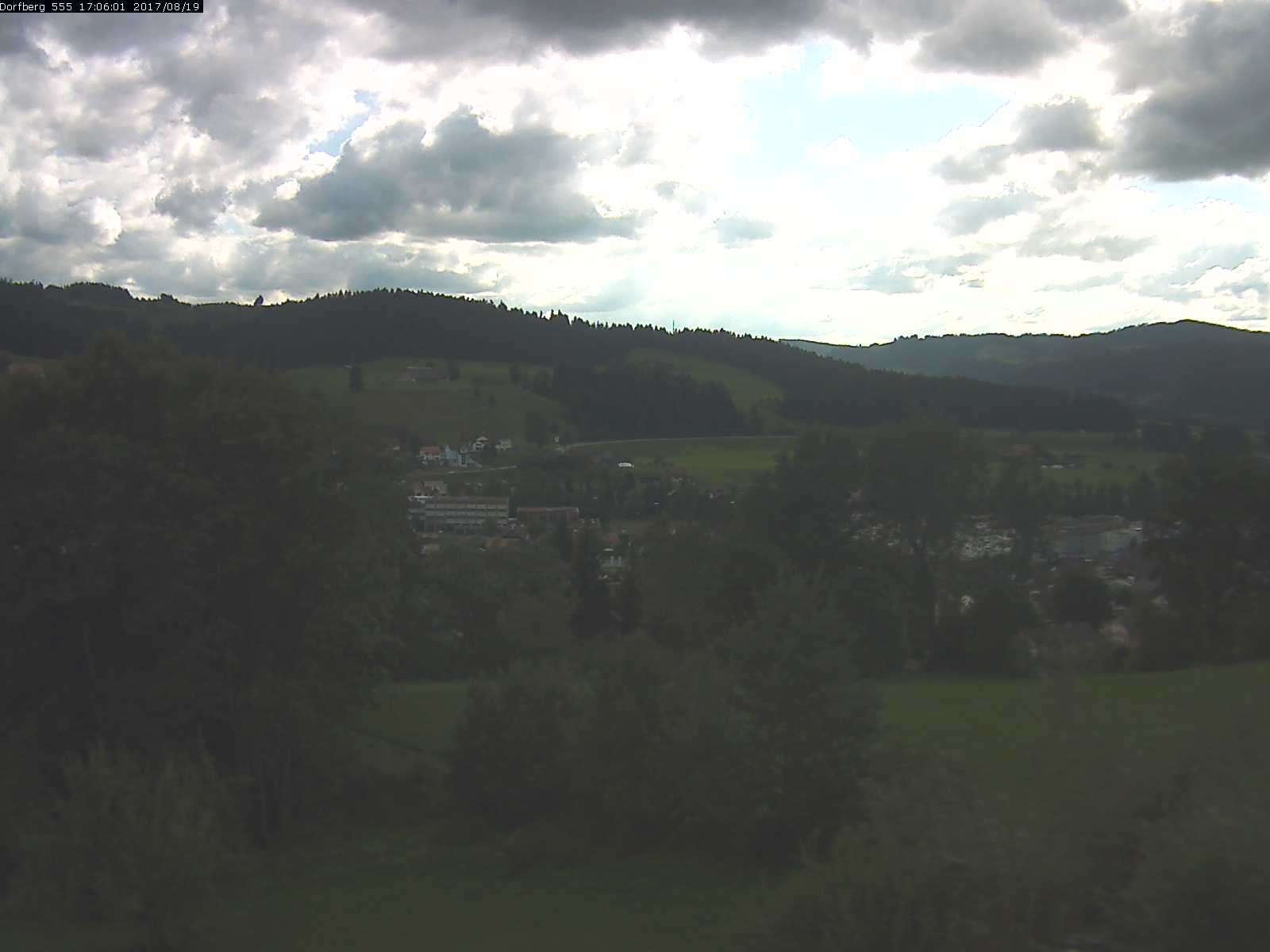 Webcam-Bild: Aussicht vom Dorfberg in Langnau 20170819-170601
