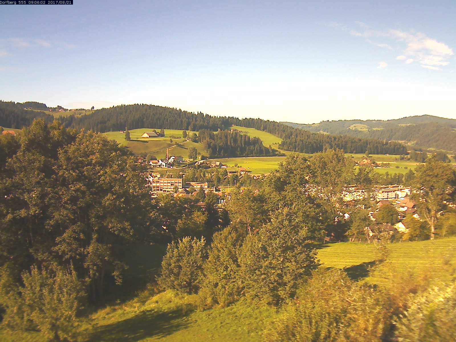 Webcam-Bild: Aussicht vom Dorfberg in Langnau 20170821-090601