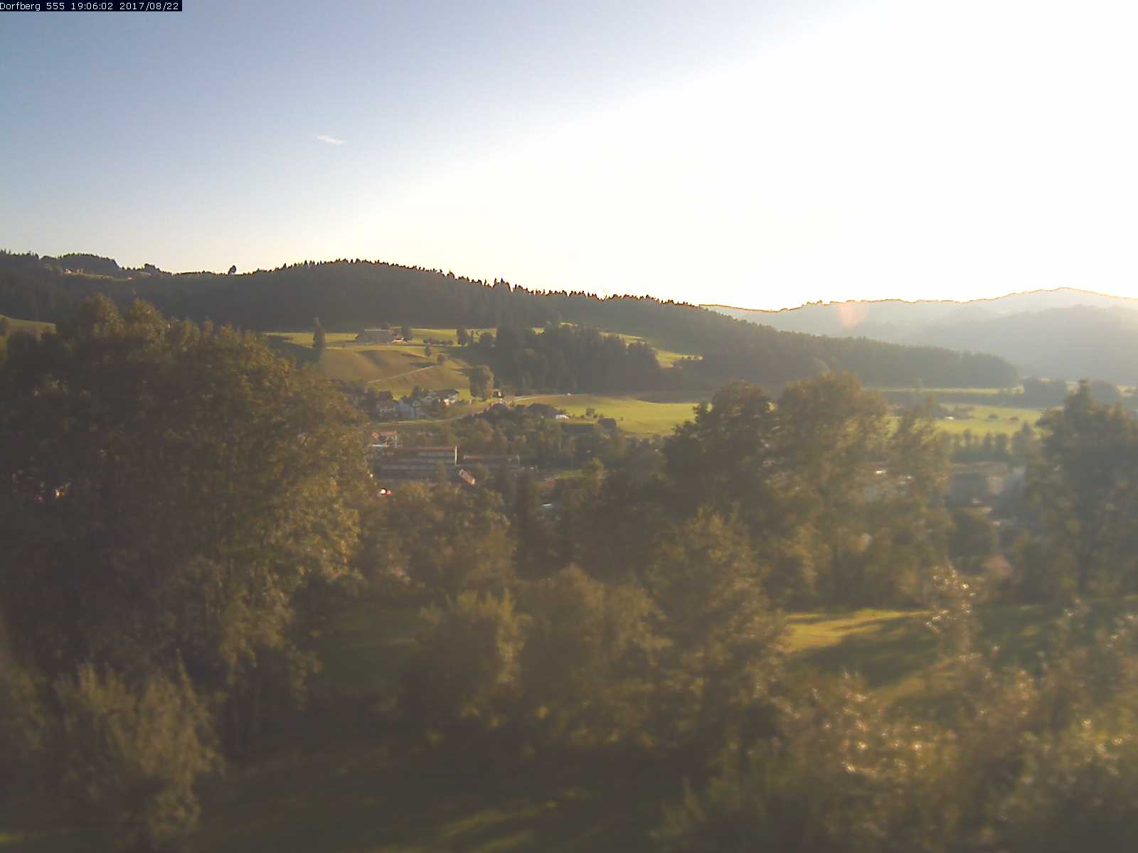 Webcam-Bild: Aussicht vom Dorfberg in Langnau 20170822-190601