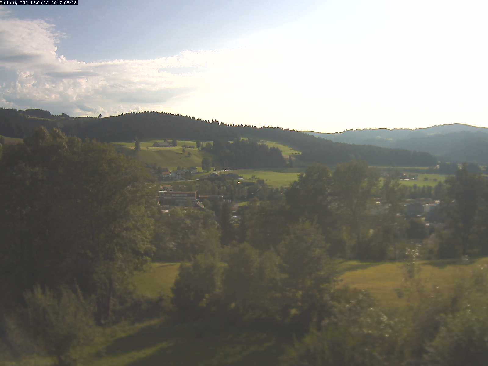 Webcam-Bild: Aussicht vom Dorfberg in Langnau 20170823-180601