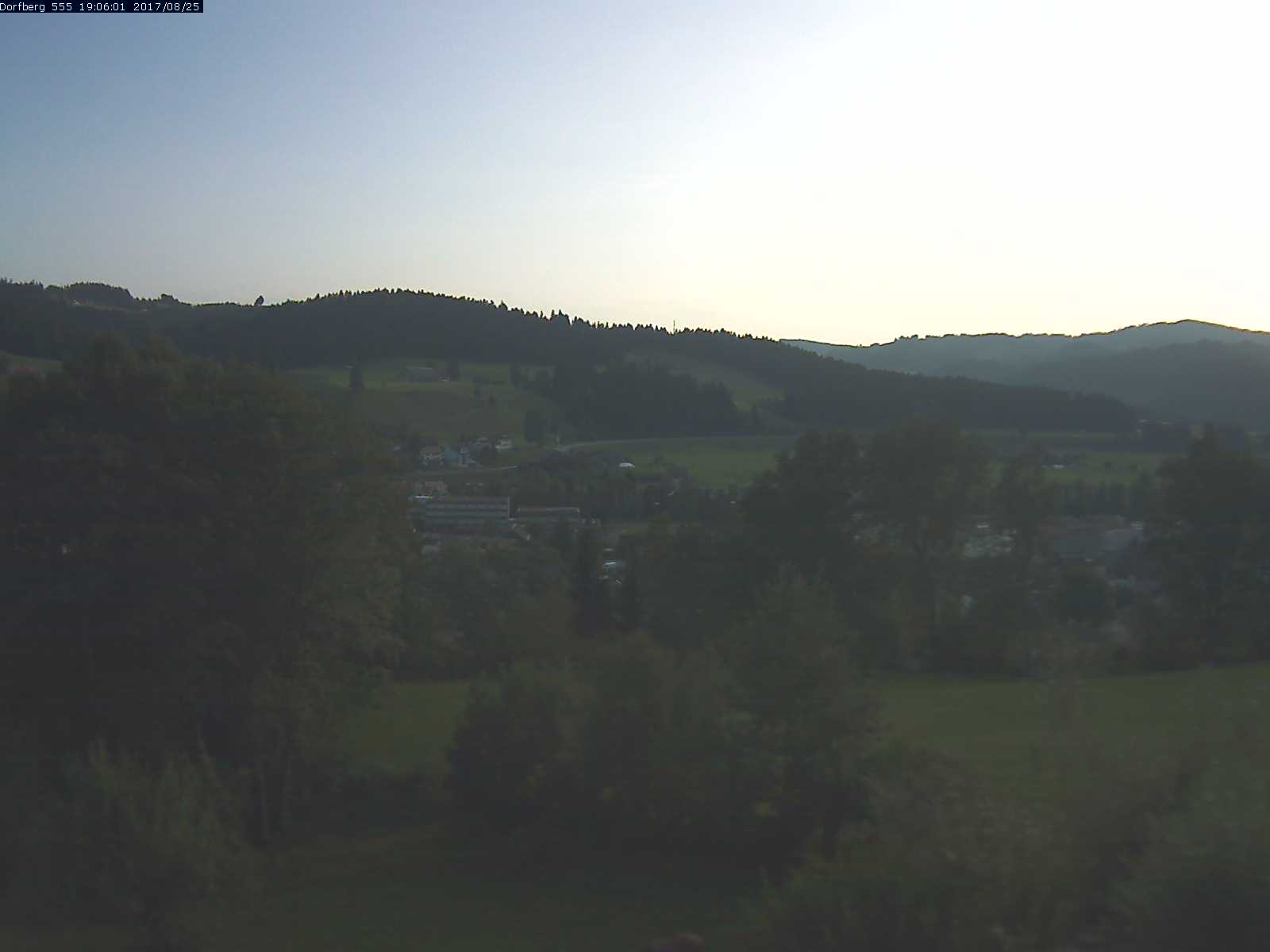 Webcam-Bild: Aussicht vom Dorfberg in Langnau 20170825-190601