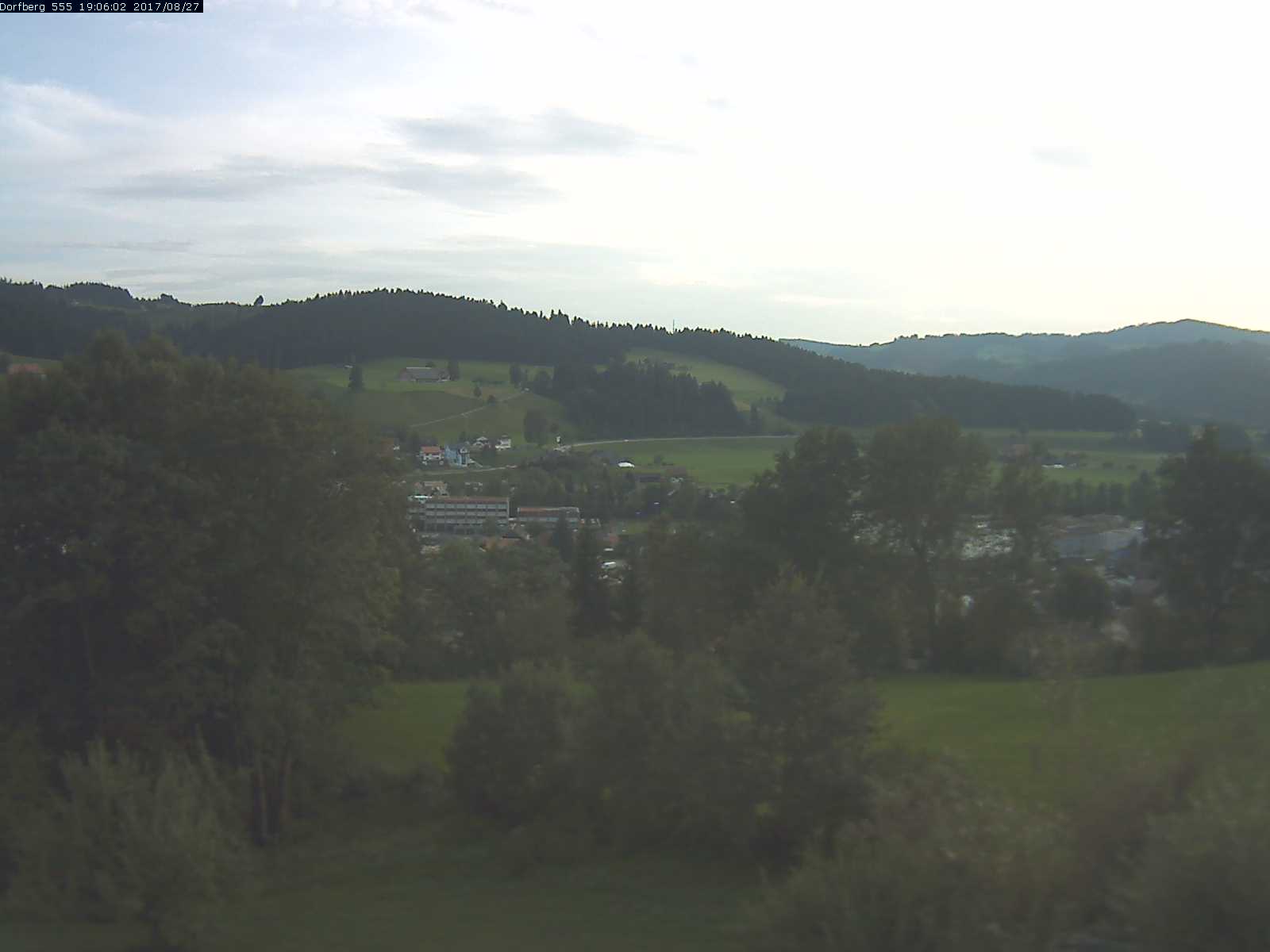 Webcam-Bild: Aussicht vom Dorfberg in Langnau 20170827-190601