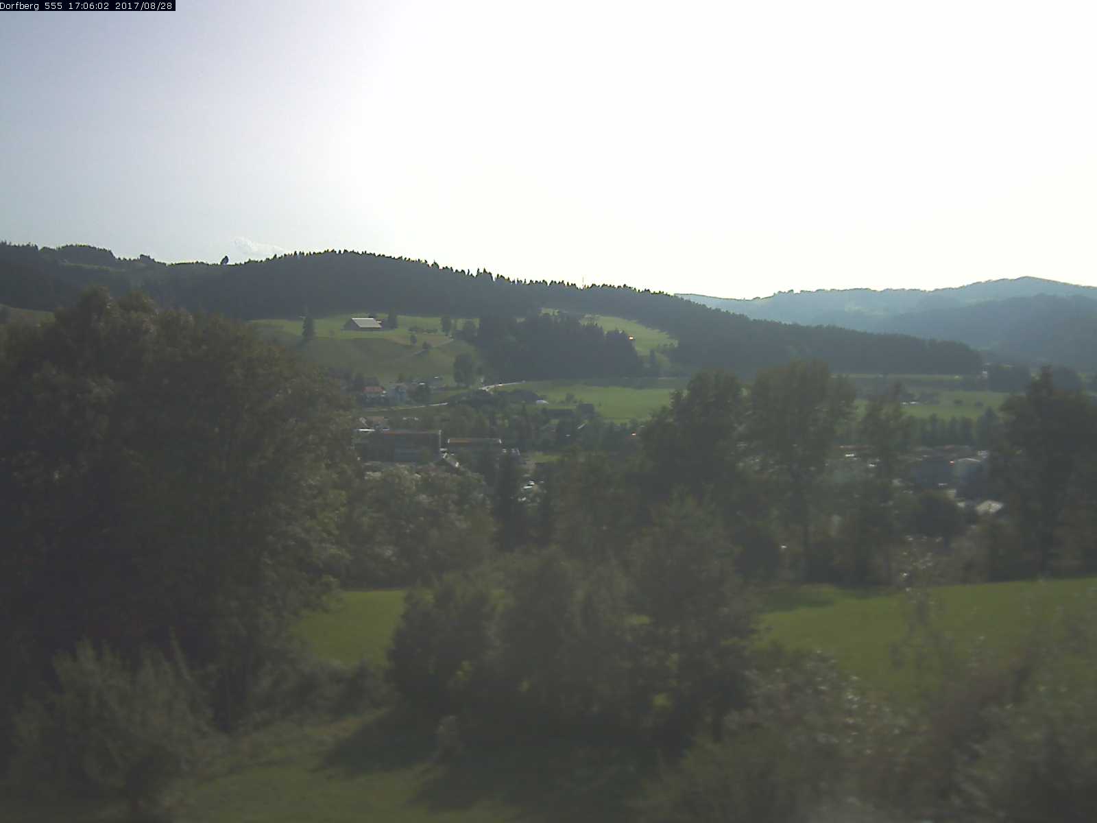 Webcam-Bild: Aussicht vom Dorfberg in Langnau 20170828-170601